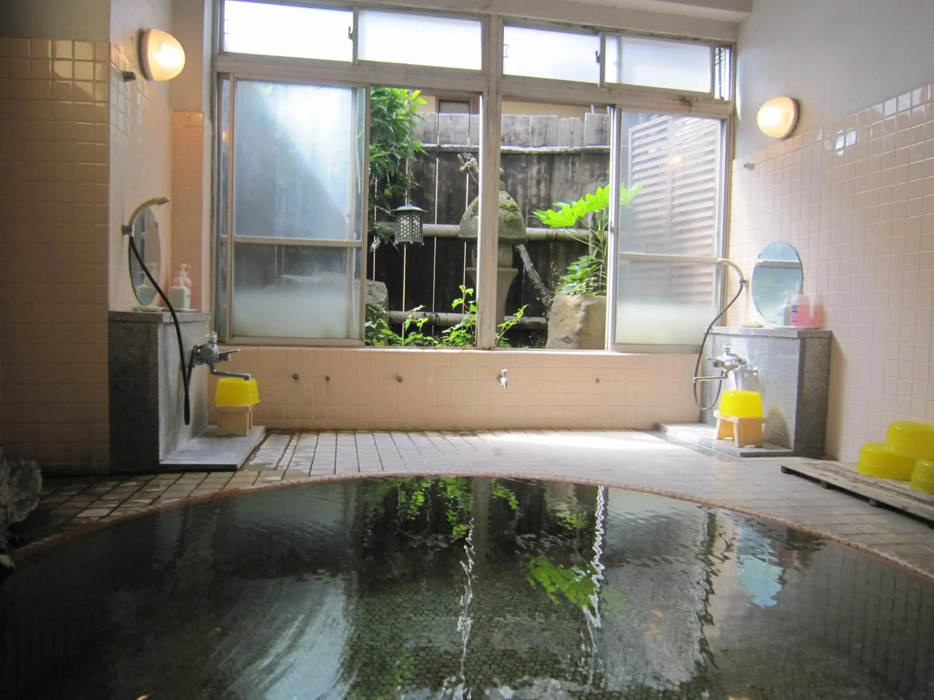 Swimming pool in Yudanaka Onsen Shimaya