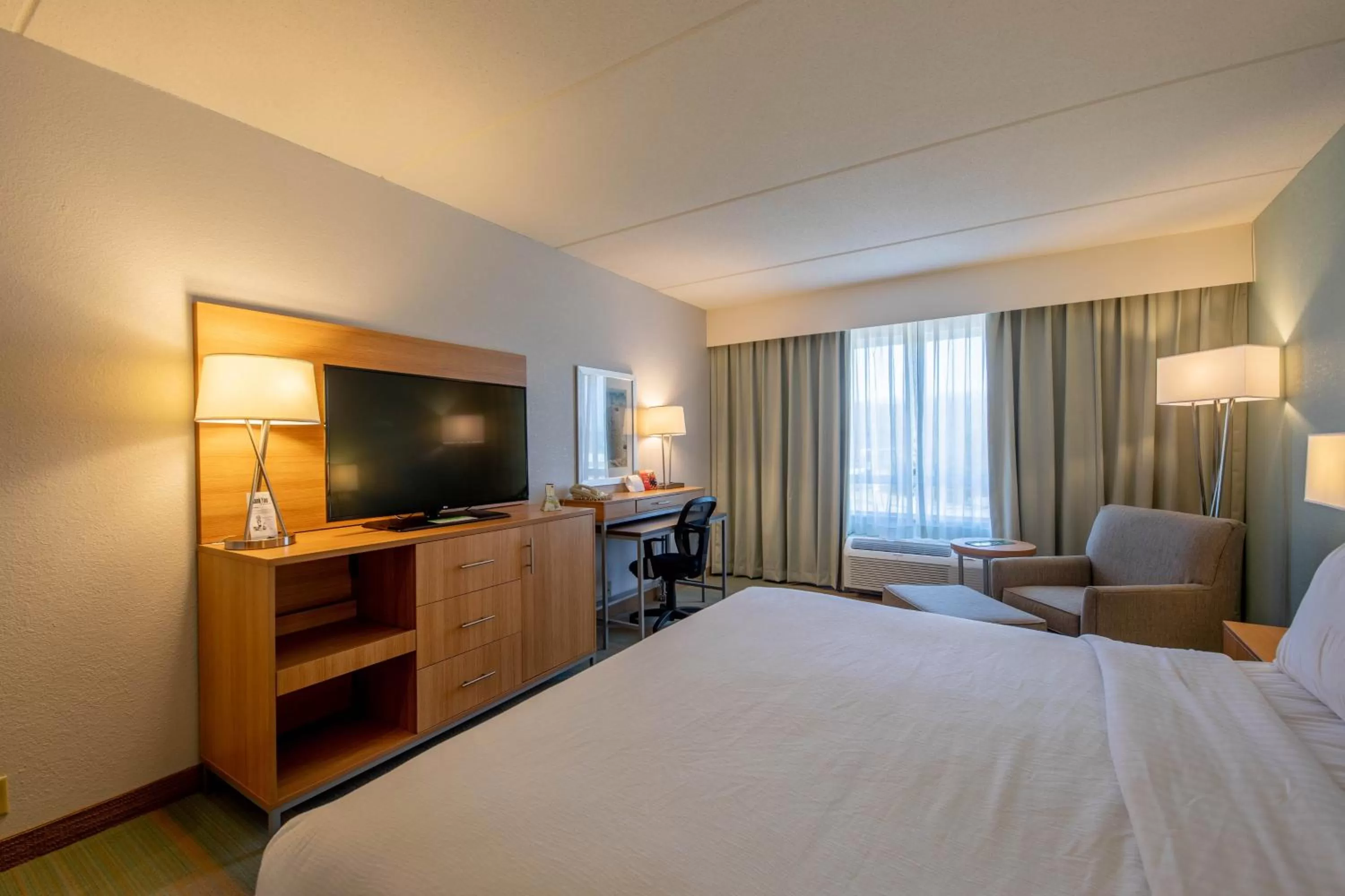 Photo of the whole room, Bed in Holiday Inn Manahawkin/Long Beach Island by IHG