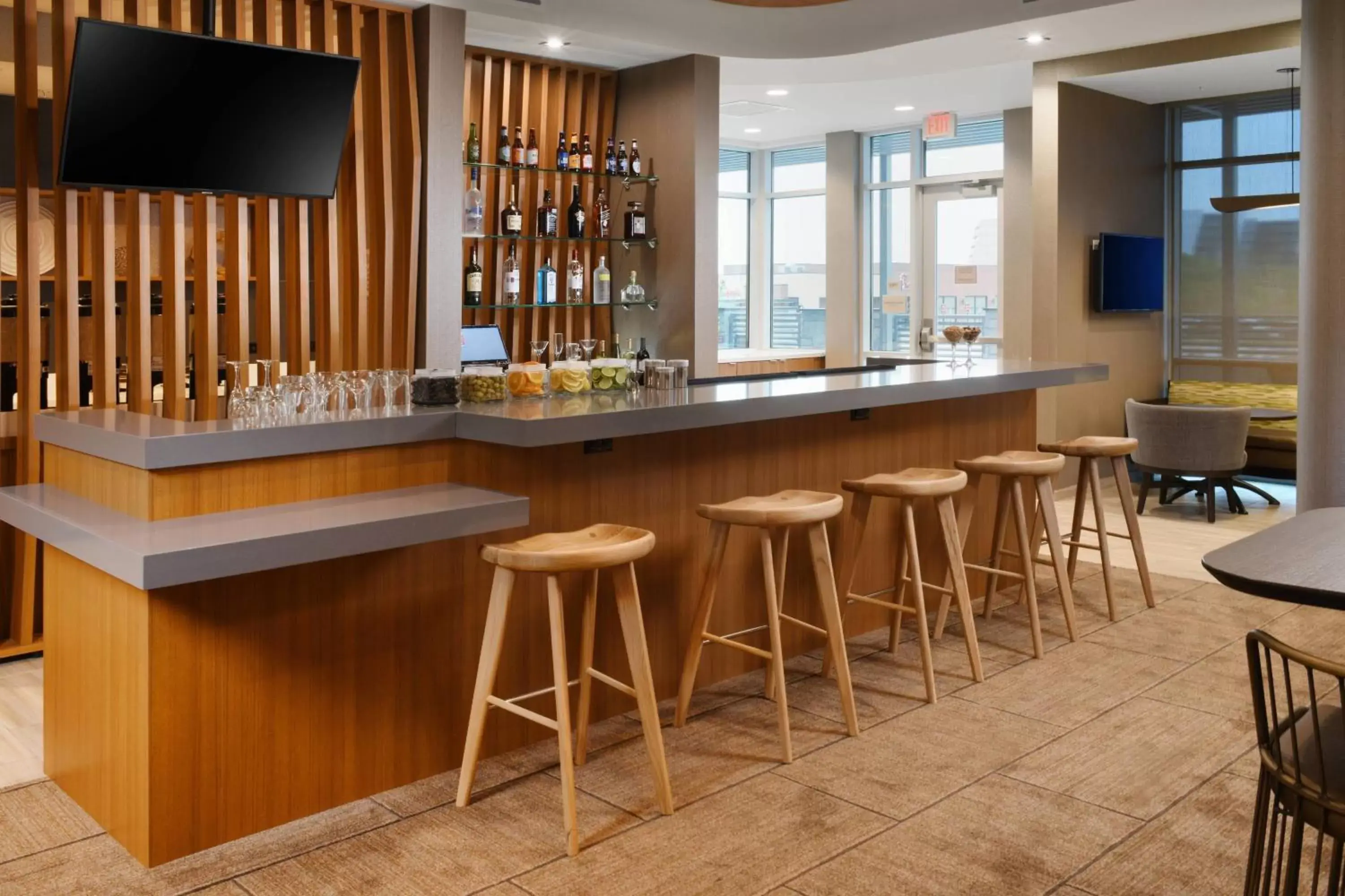 Restaurant/places to eat, Lounge/Bar in SpringHill Suites Dallas DFW Airport South/CentrePort