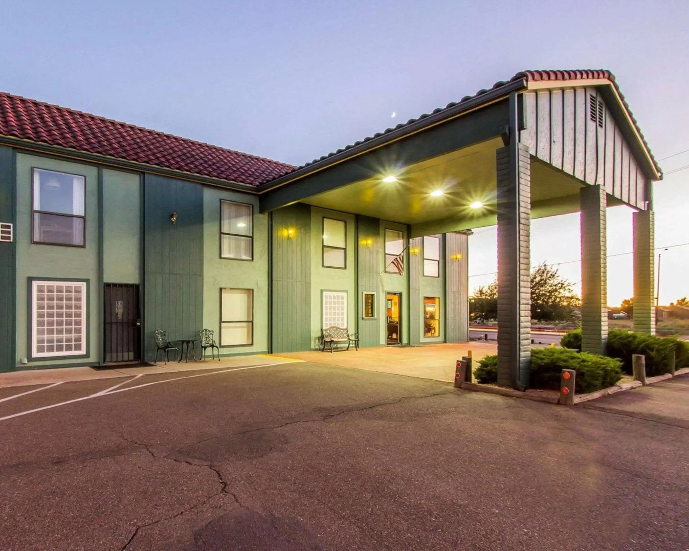 Property building in Rodeway Inn Silver Creek Inn