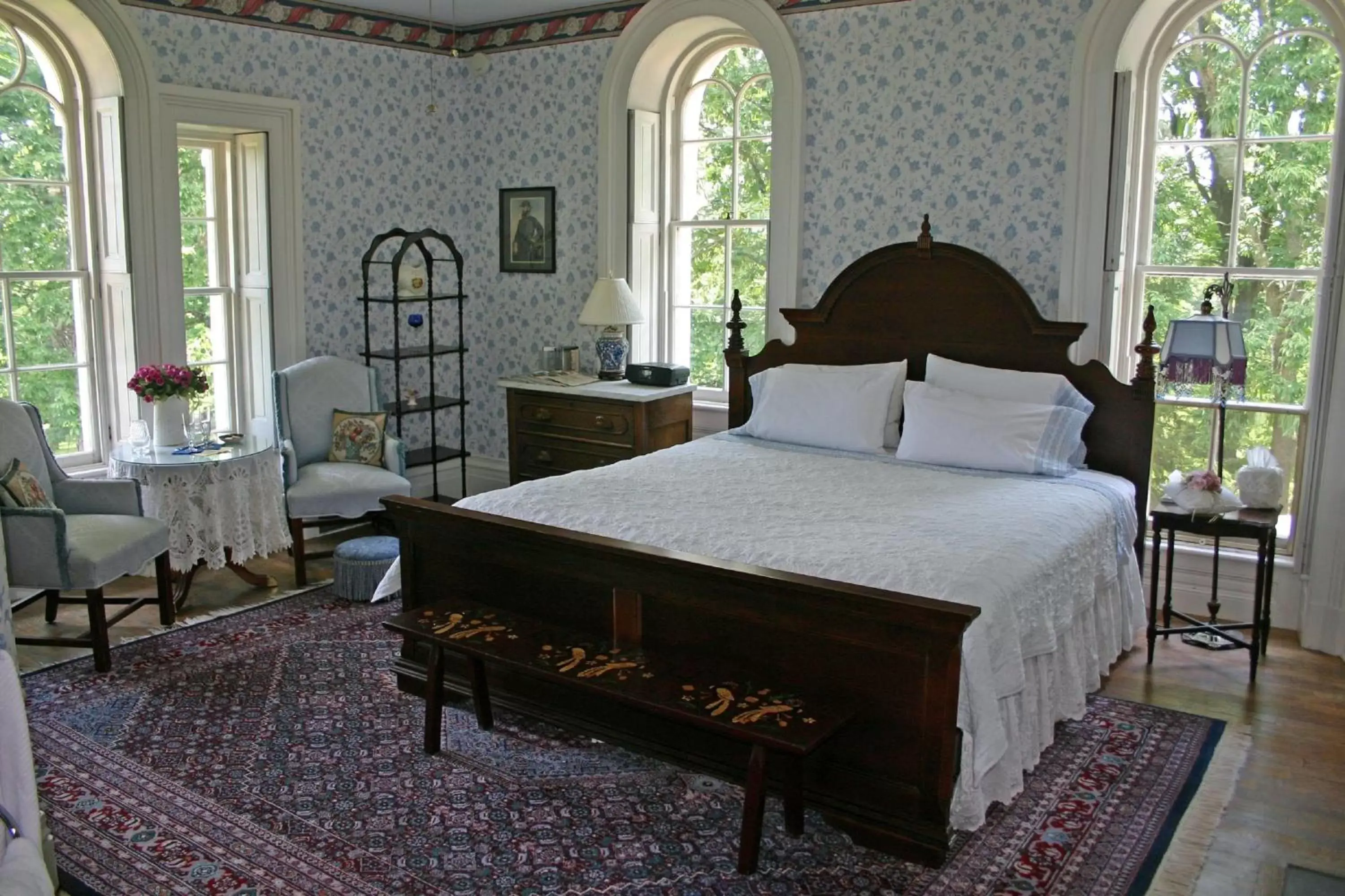 Bed in Mayhurst Estate