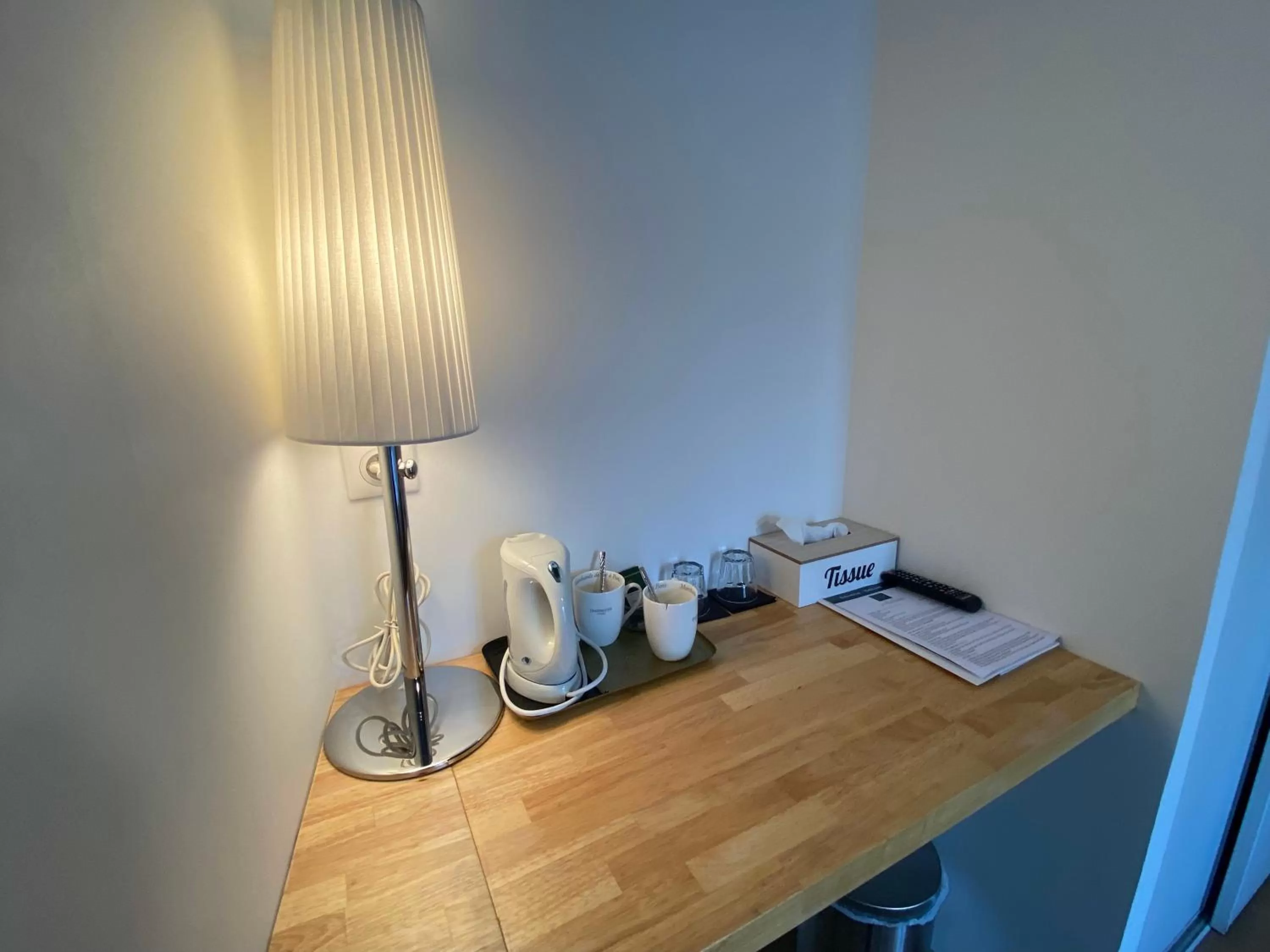 Coffee/tea facilities in Le Miredames Hôtel-Bar