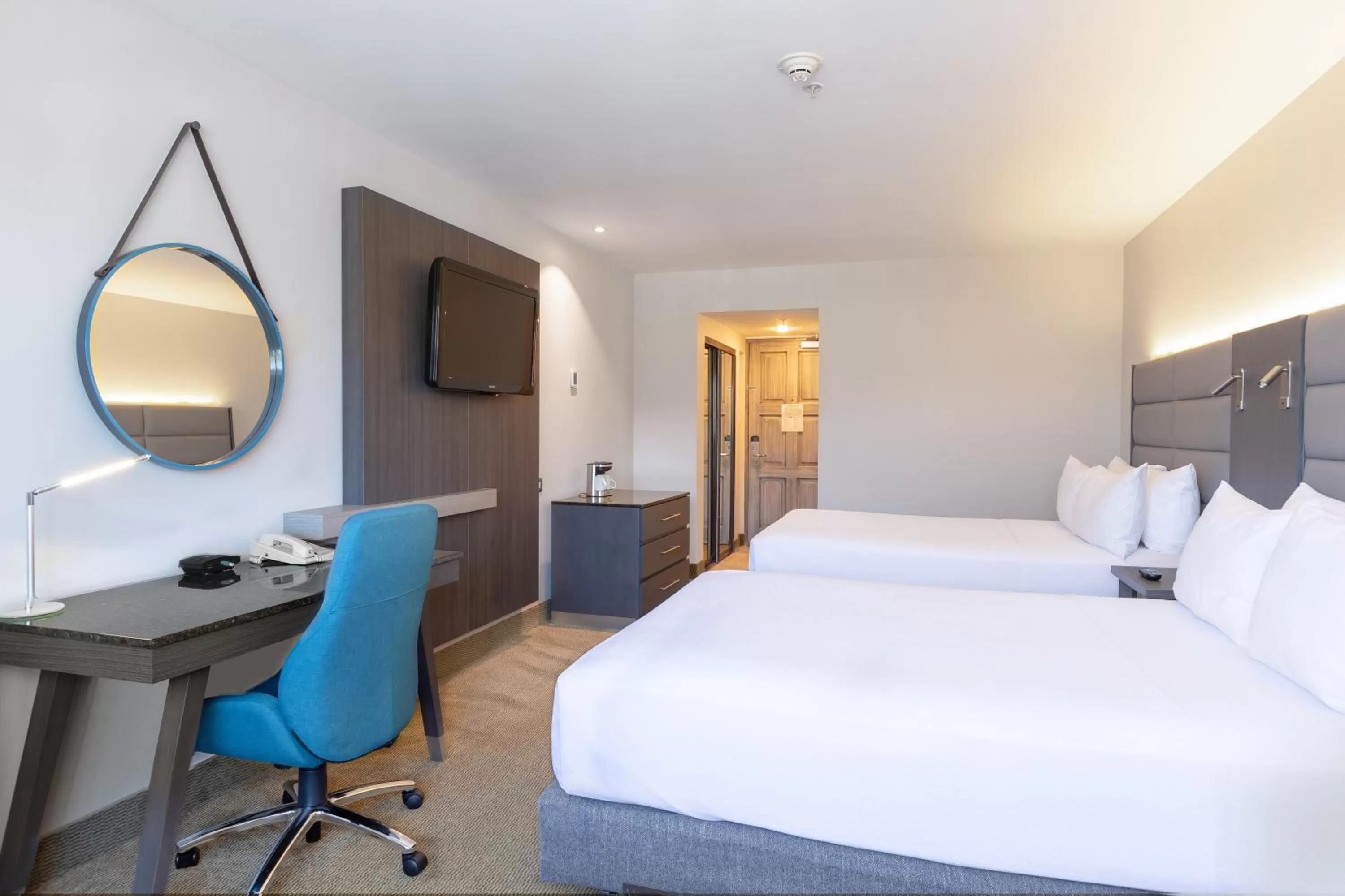 Photo of the whole room, Bed in Crowne Plaza San Jose La Sabana by IHG