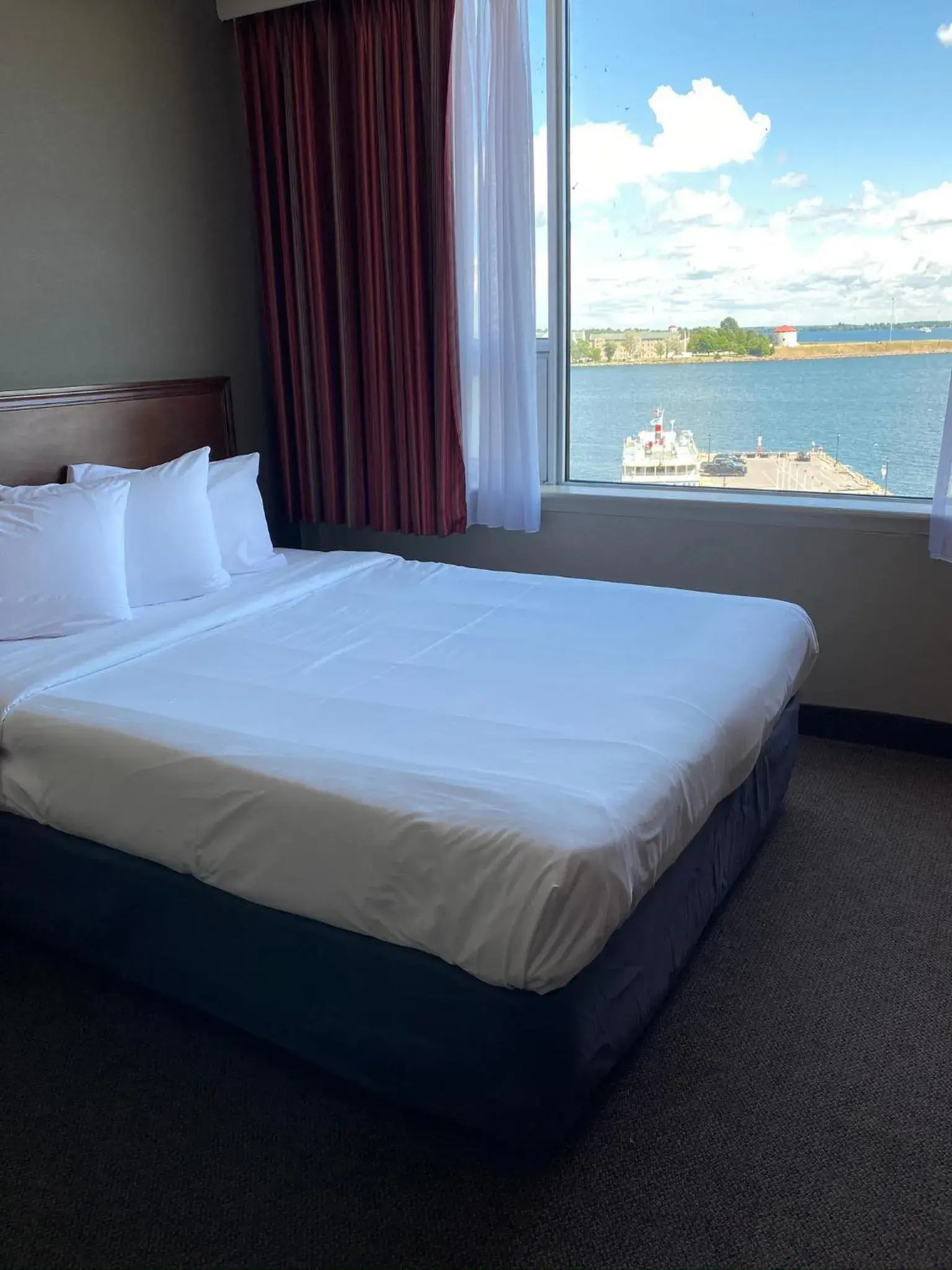 Bed in Confederation Place Hotel