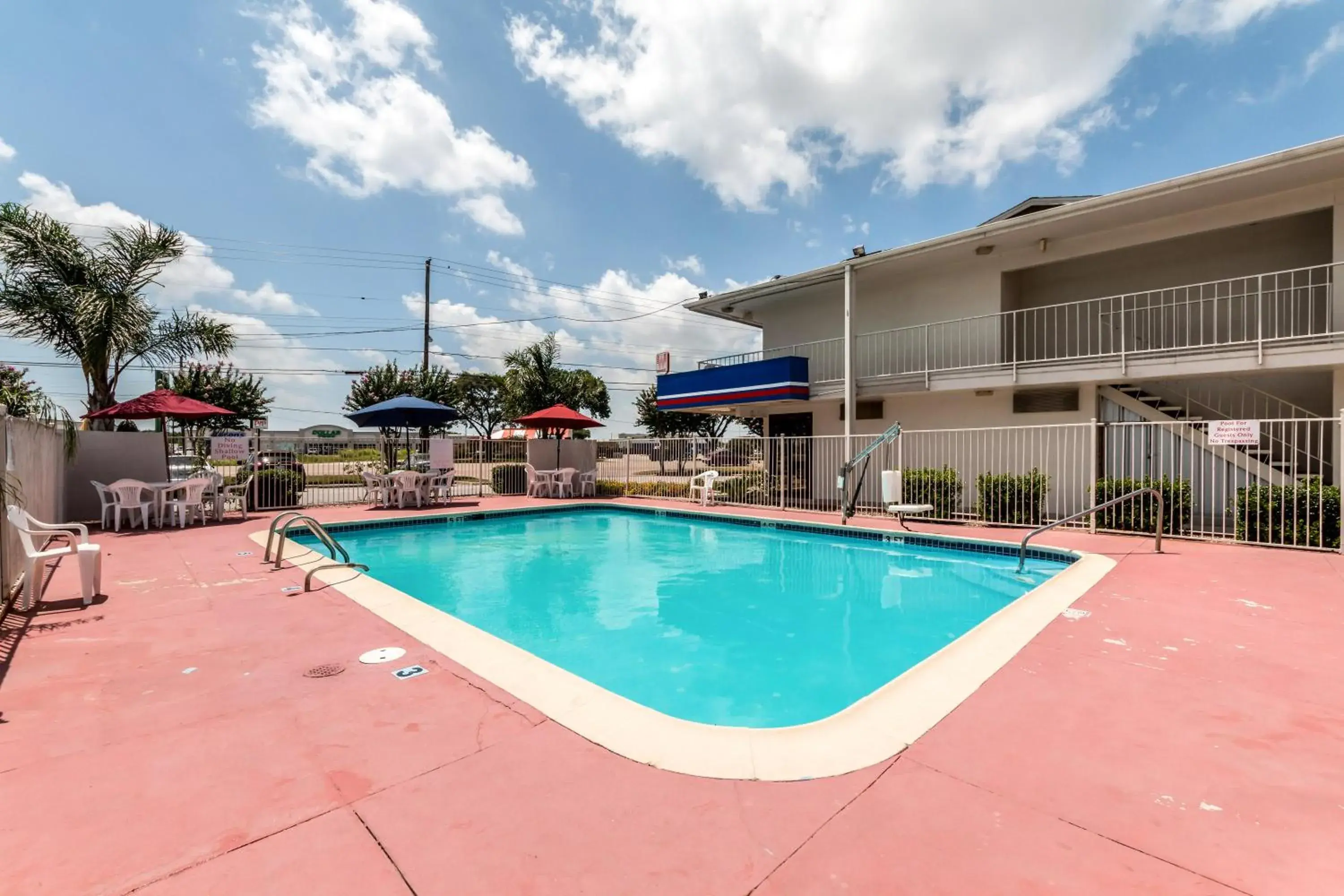 Swimming Pool in Motel 6-Victoria, TX