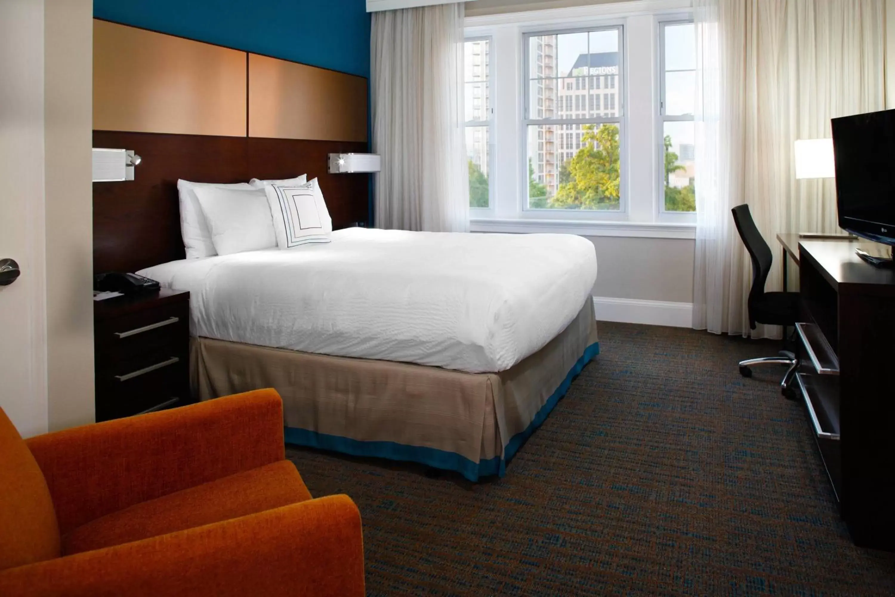 Photo of the whole room, Bed in Residence Inn by Marriott Atlanta Midtown/Georgia Tech