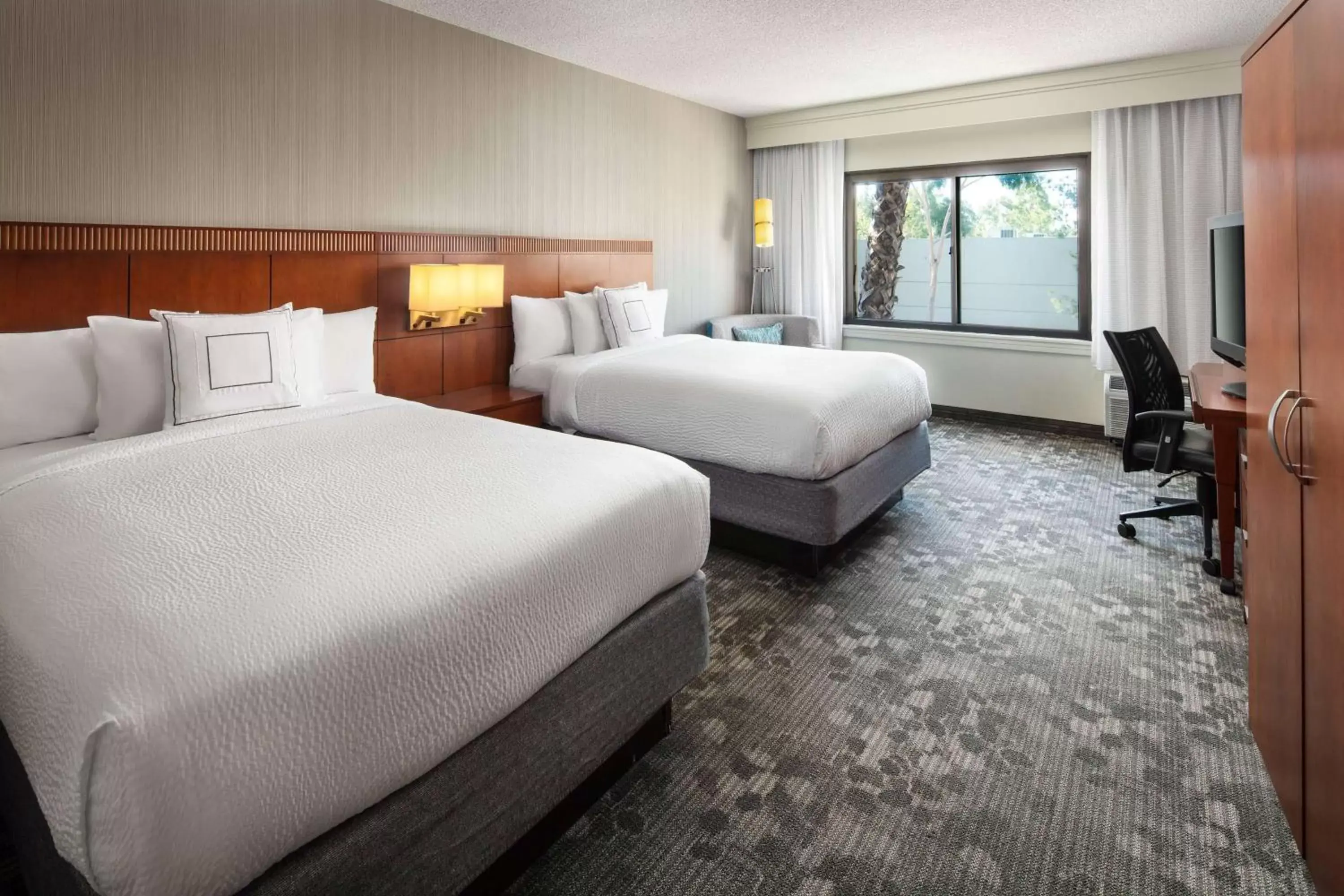 Photo of the whole room, Bed in Sonesta Select Laguna Hills Irvine Spectrum