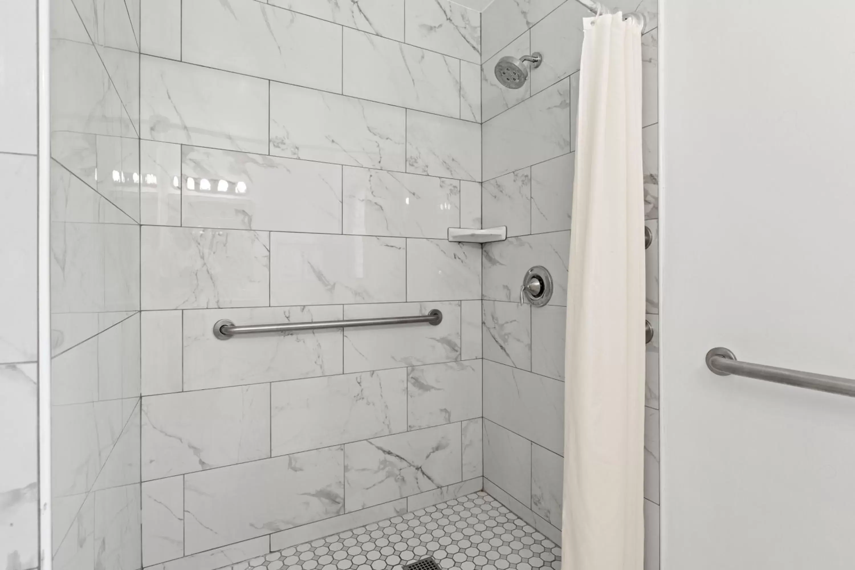 Shower, Bathroom in Ocean Lodge Santa Monica Beach Hotel