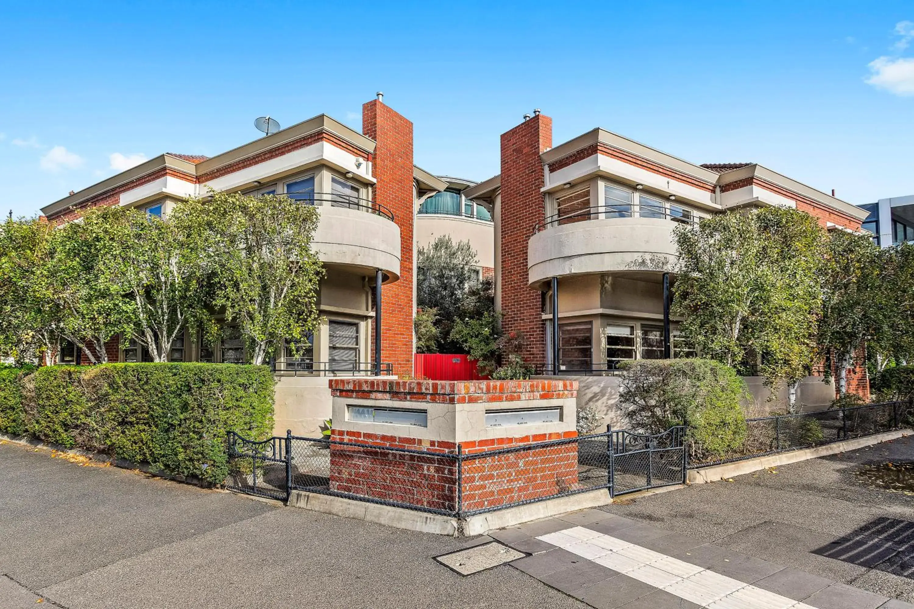 Property Building in Captains Retreat Apartments and Cottages