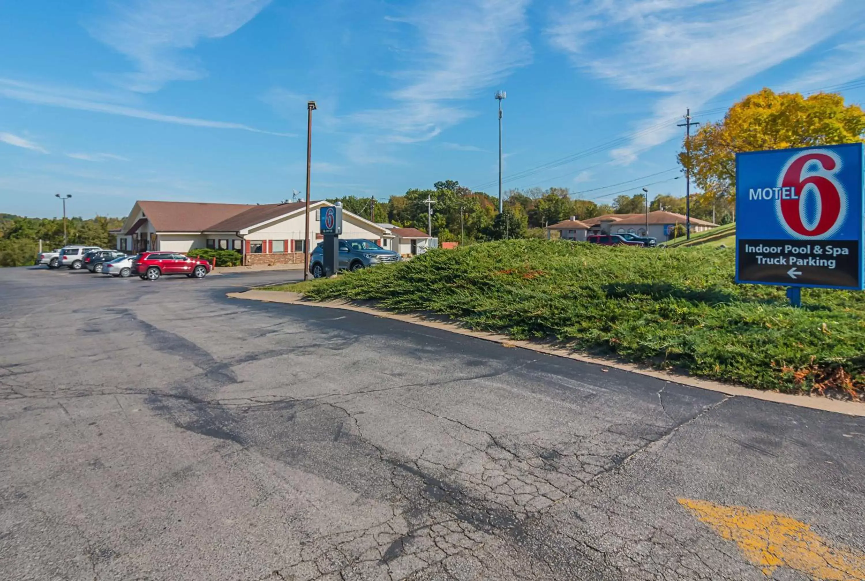 Property building in Motel 6-Hannibal, MO Property building in Motel 6-Hannibal, MO