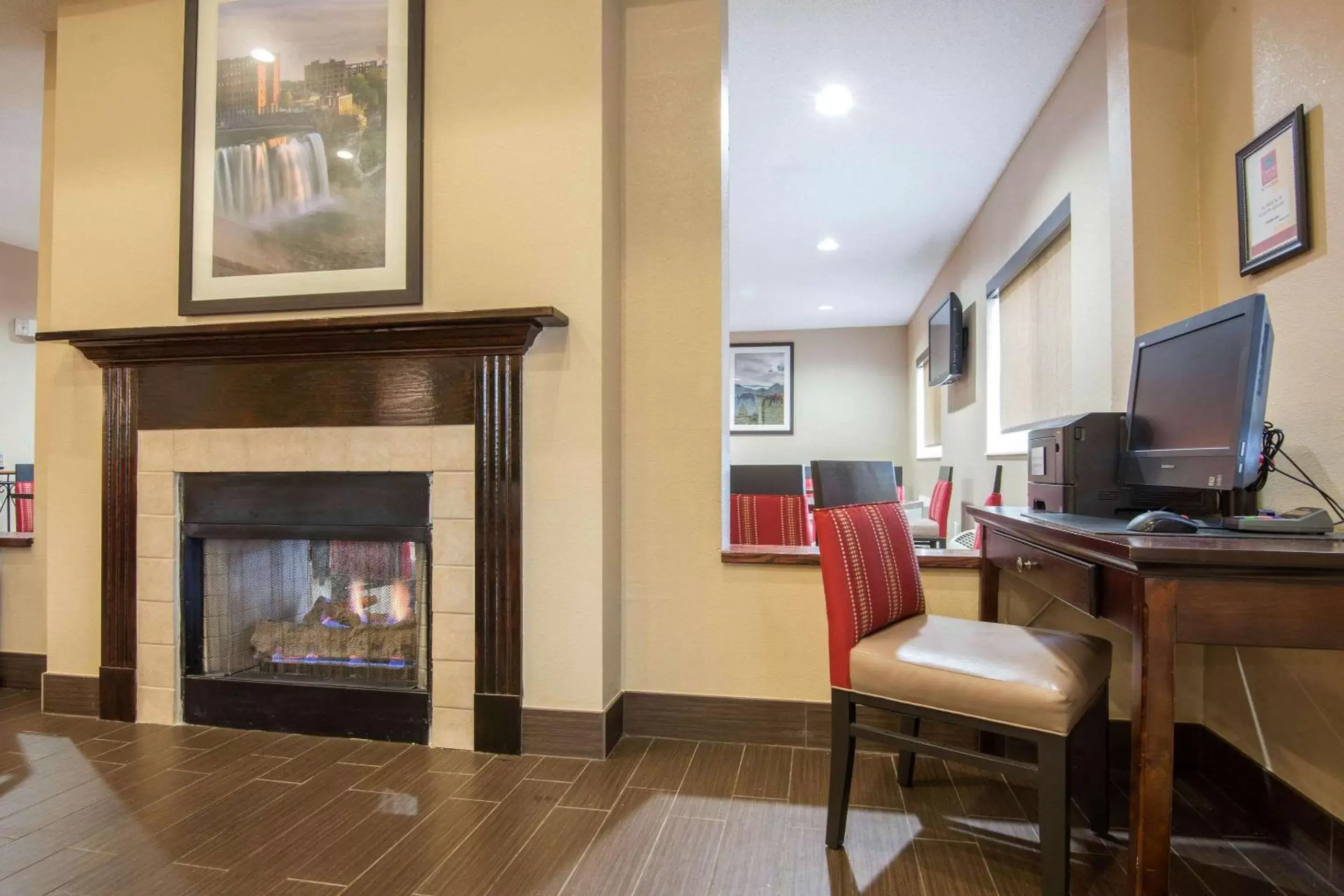 On site, TV/Entertainment Center in Comfort Suites Rochester Henrietta University Area