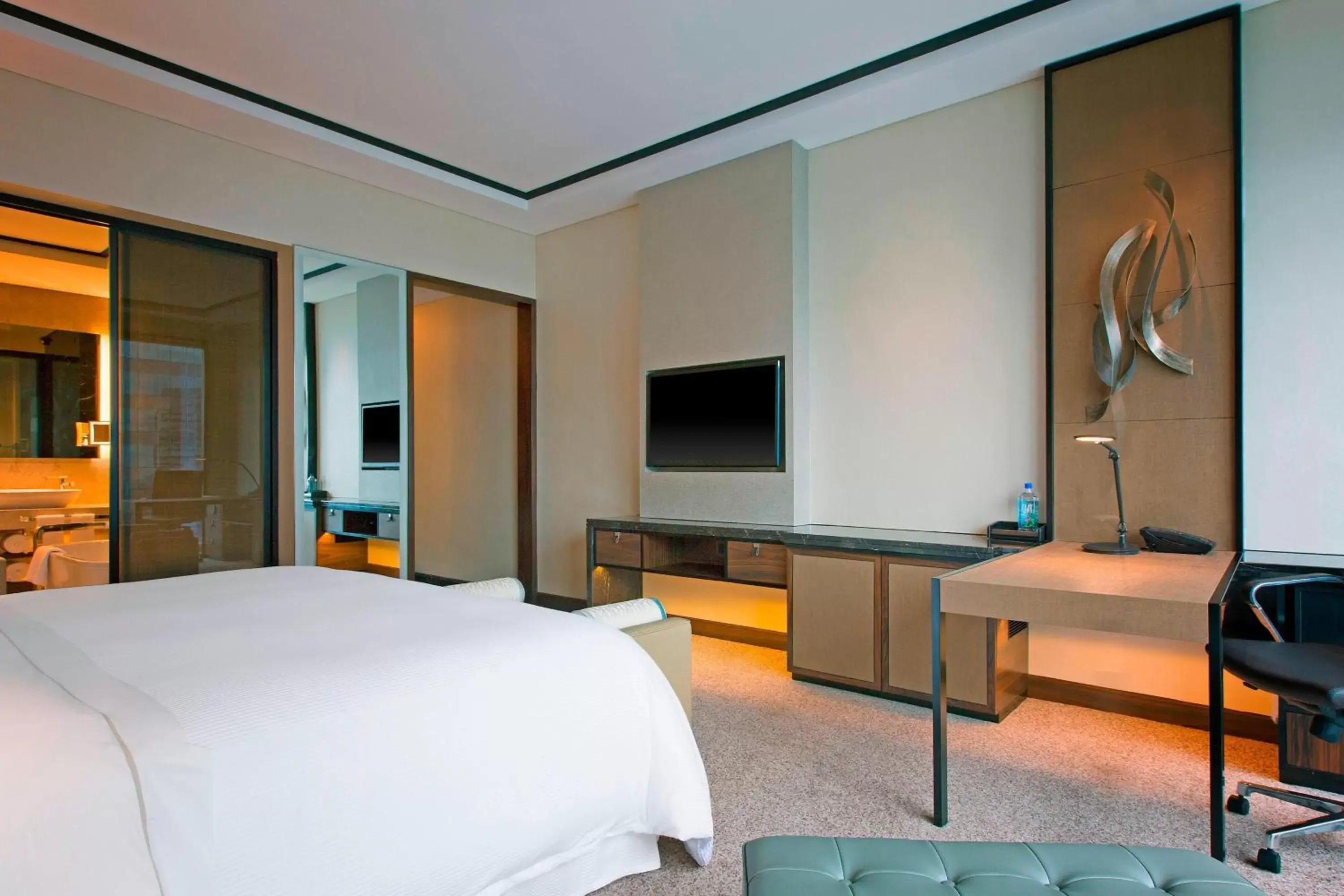 Bedroom, TV/Entertainment Center in The Westin Singapore