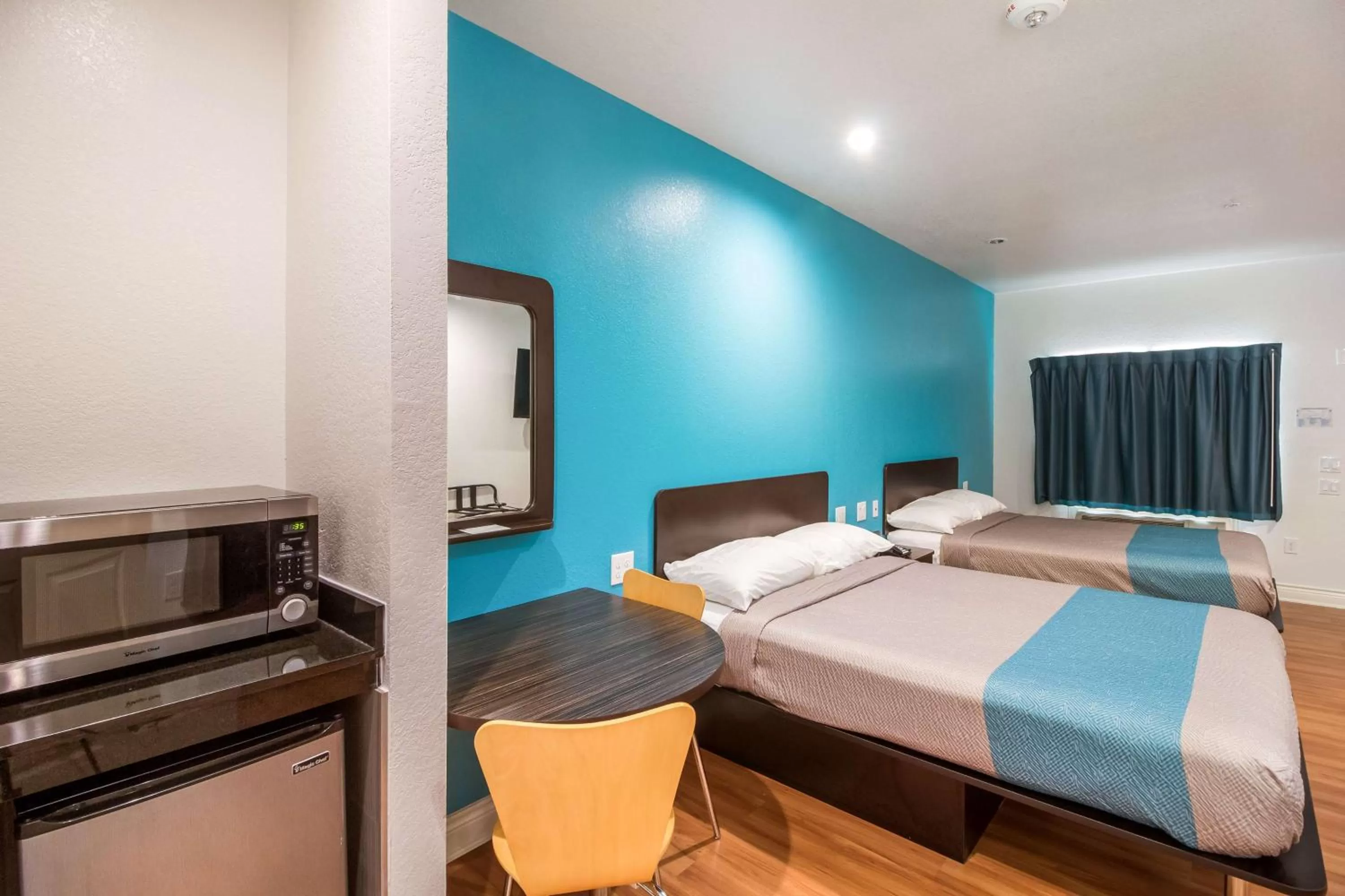 Photo of the whole room, Bed in Motel 6-Houston, TX - North