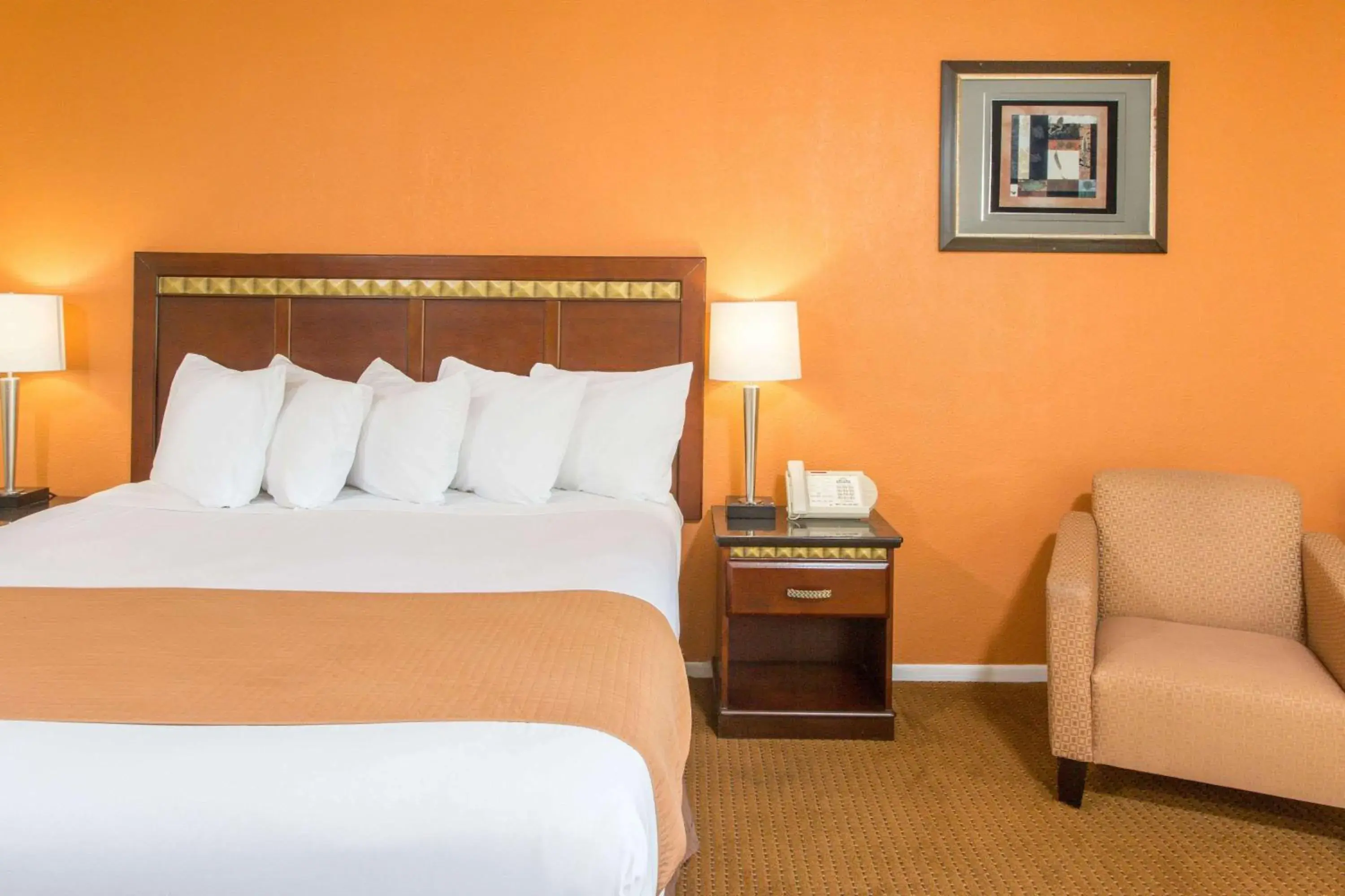 Photo of the whole room, Bed in Days Inn by Wyndham Palm Springs