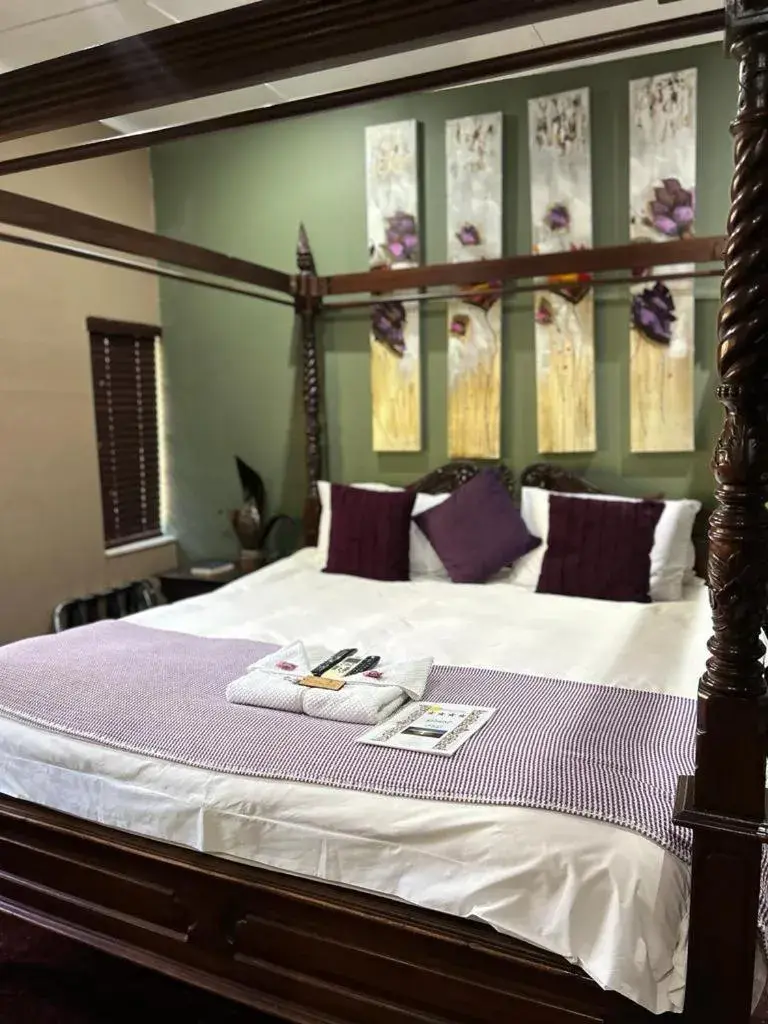 Bed in Moonriver Guest House
