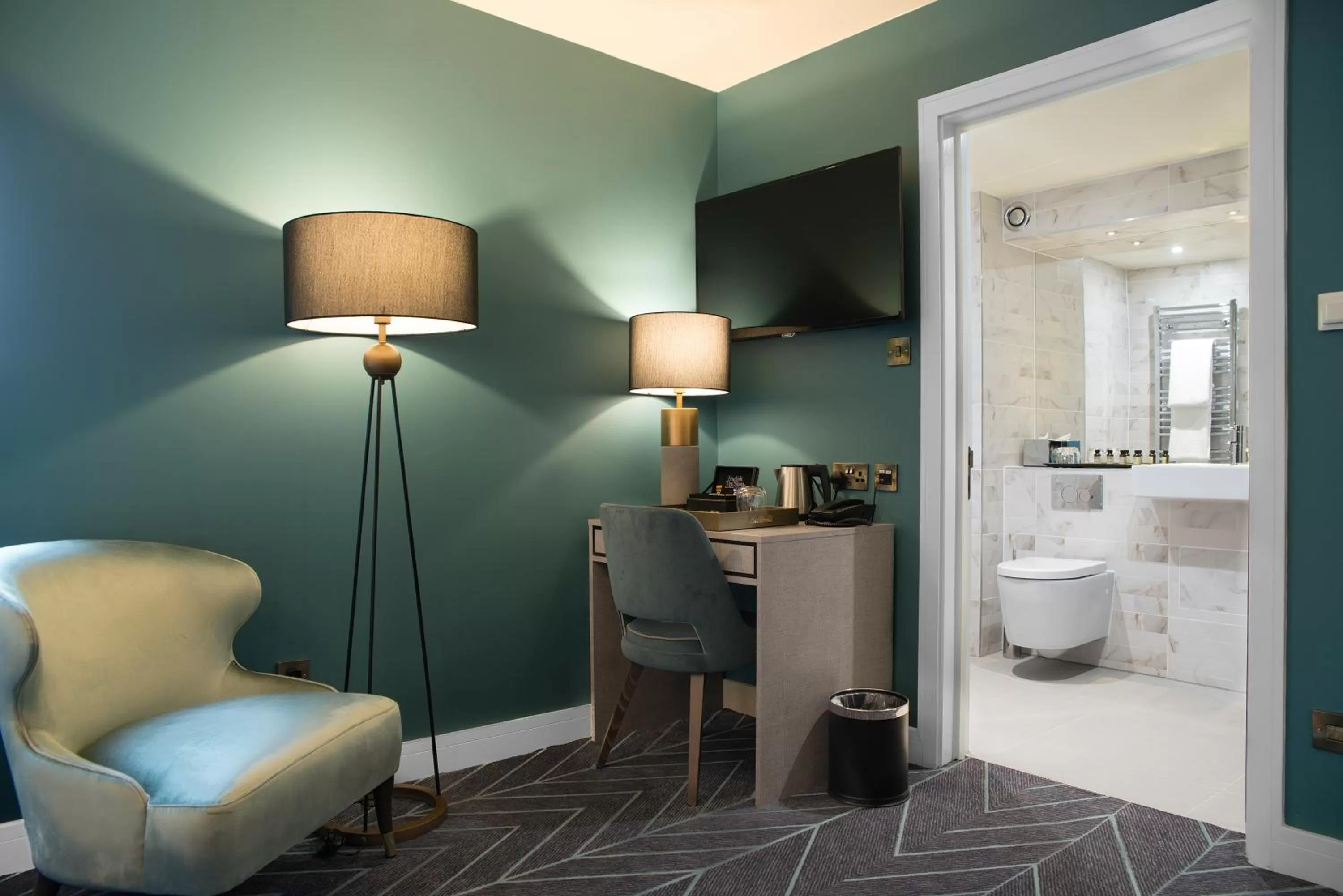 Toilet in Seven Hotel