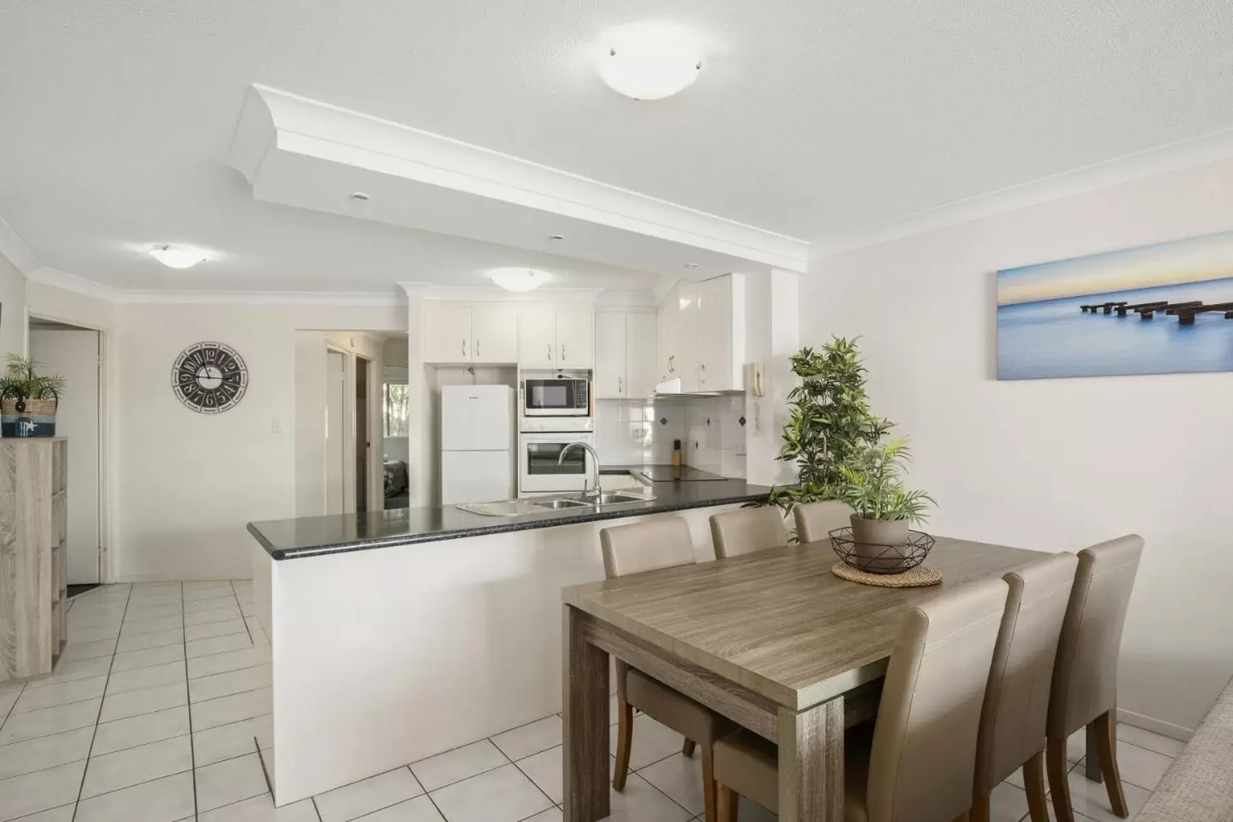 Kitchen or kitchenette, Kitchen/Kitchenette in Kirra Palms Holiday Apartments