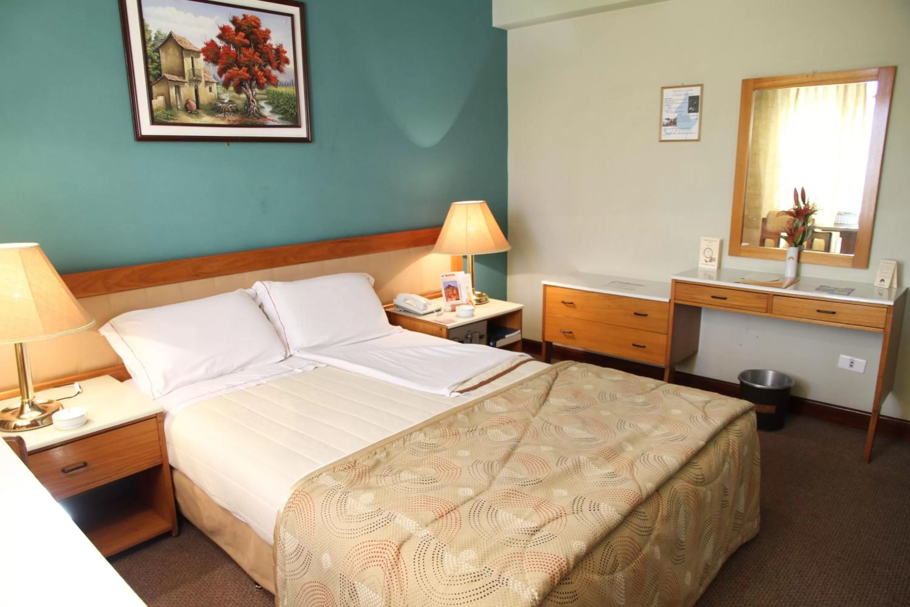 Photo of the whole room, Bed in Cesar's Plaza Hotel