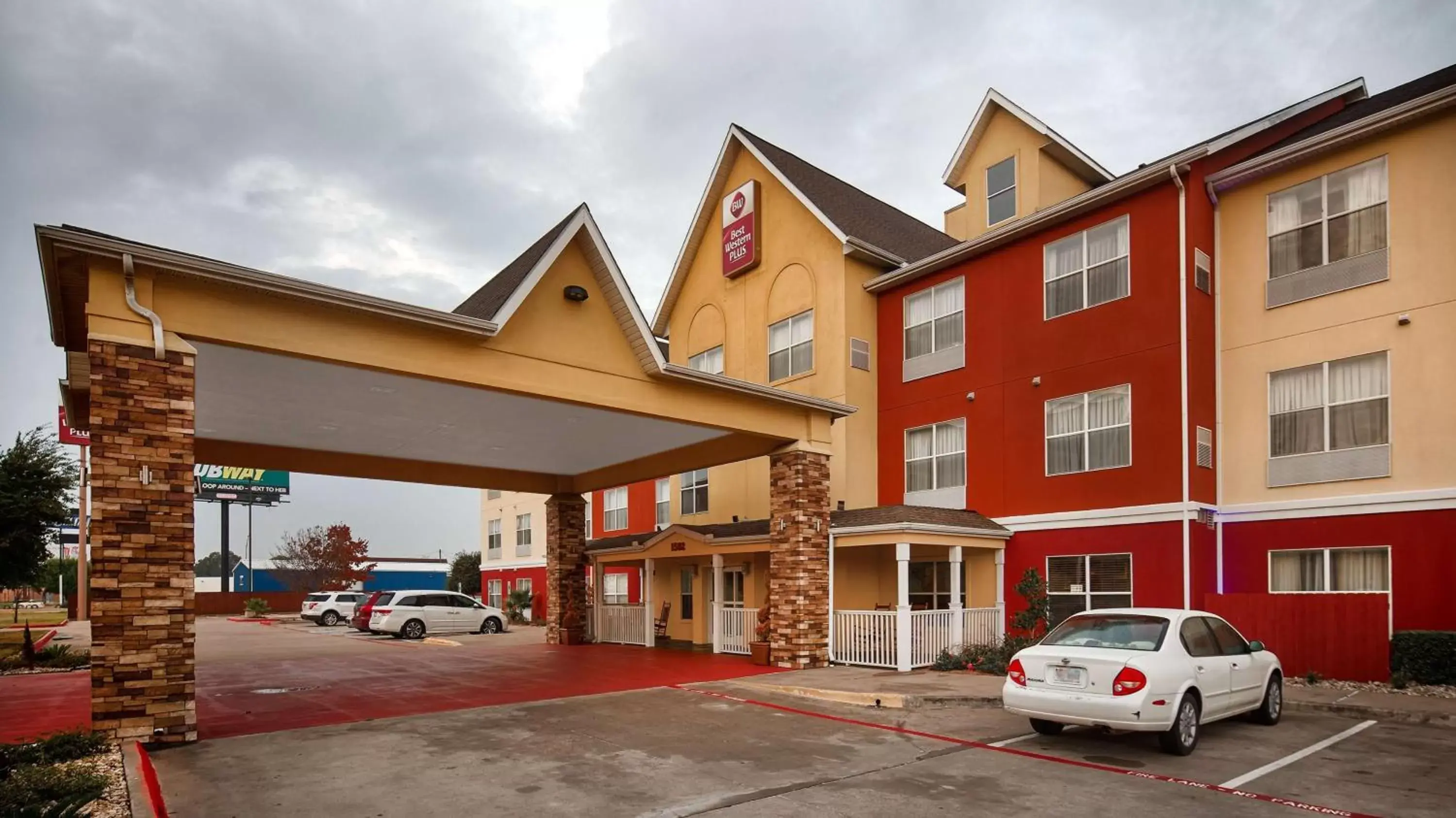 Property Building in Best Western Plus Waco North