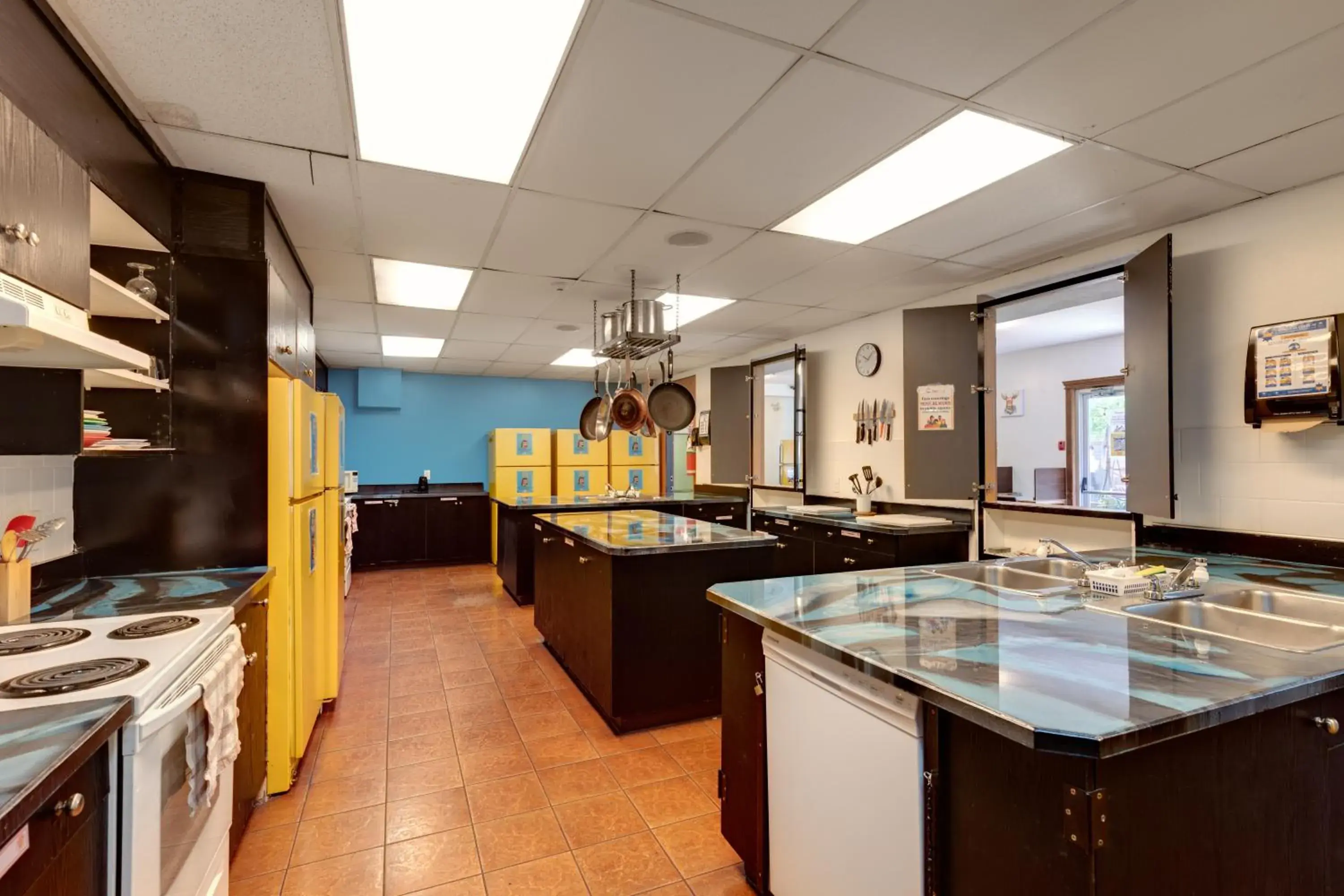 Communal kitchen, Kitchen/Kitchenette in Samesun Kelowna