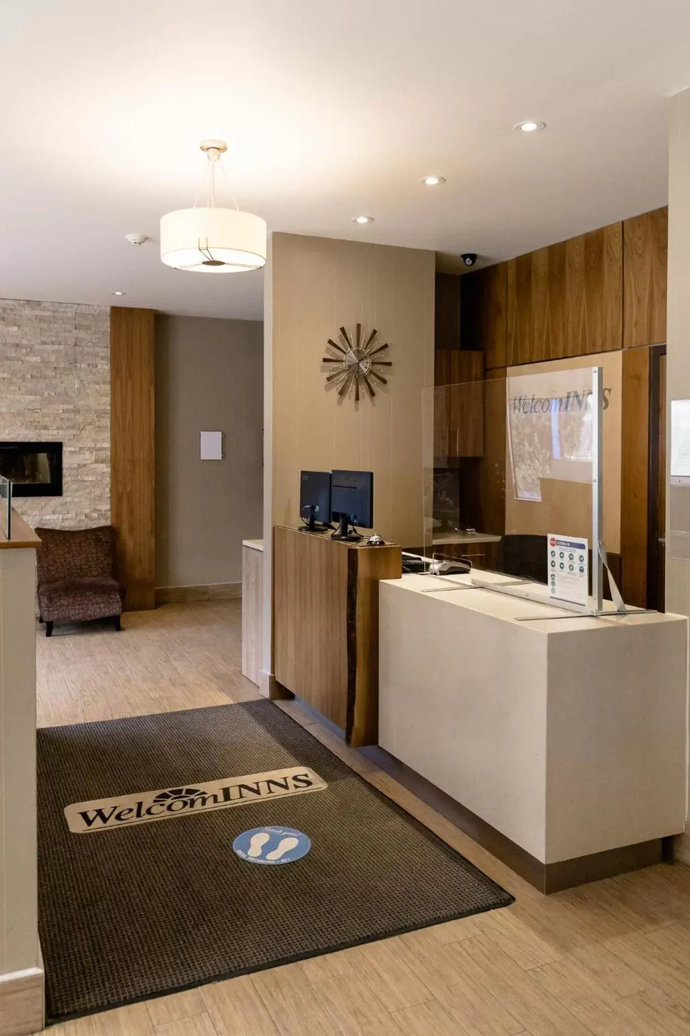 Property building, Lobby/Reception in WelcomINNS Ottawa