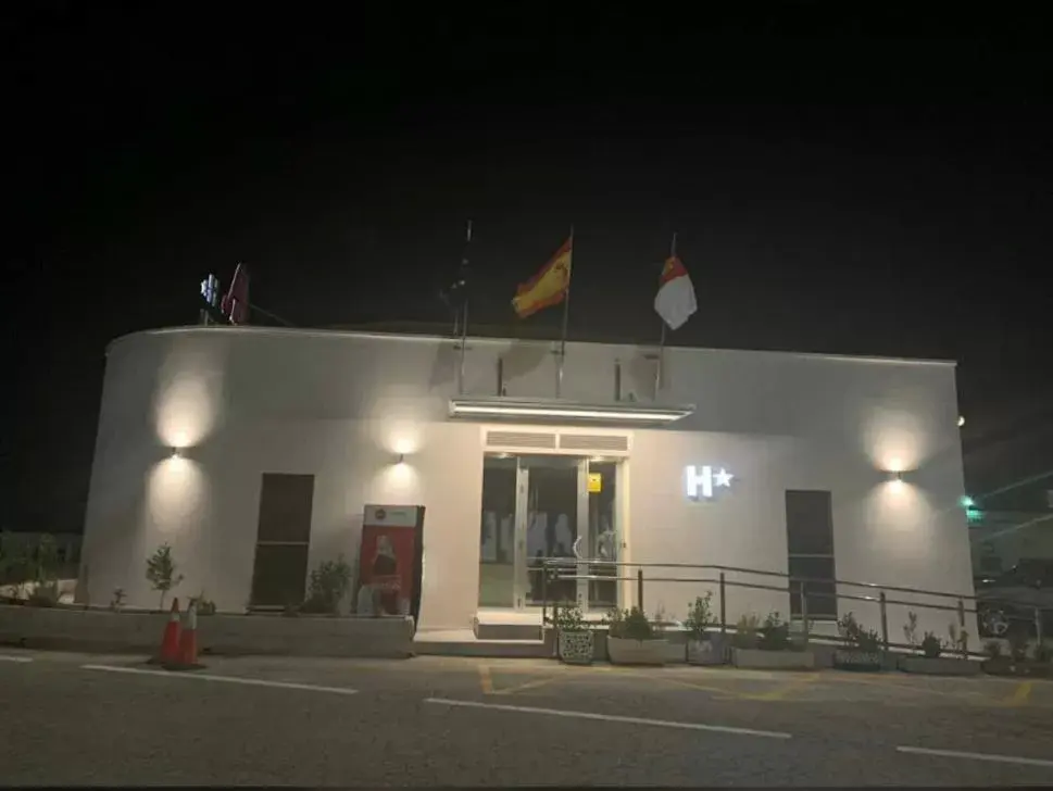 Facade/entrance, Property Building in HOTEL ÁNGEL