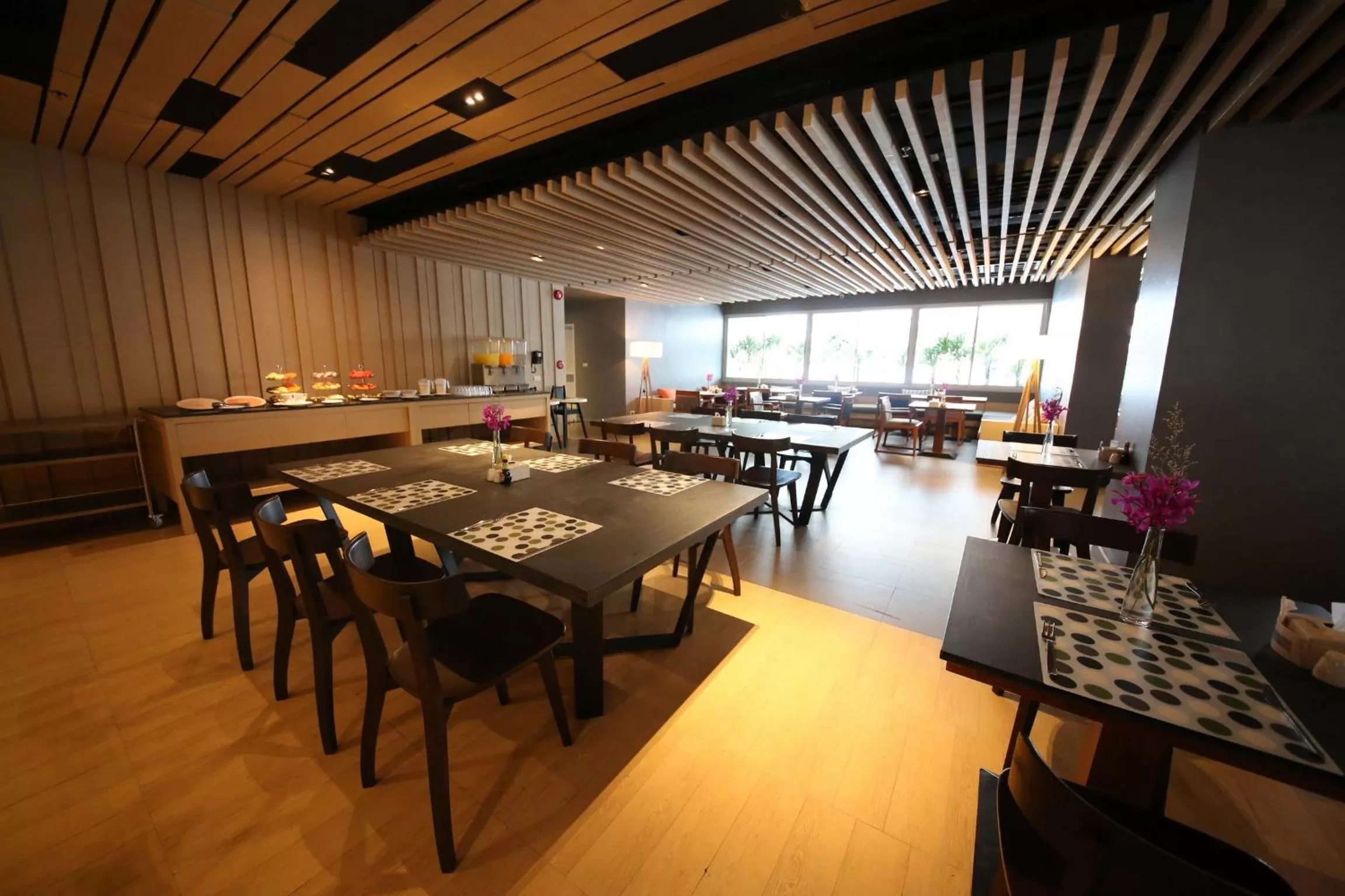 Restaurant/places to eat in The Sun Xclusive