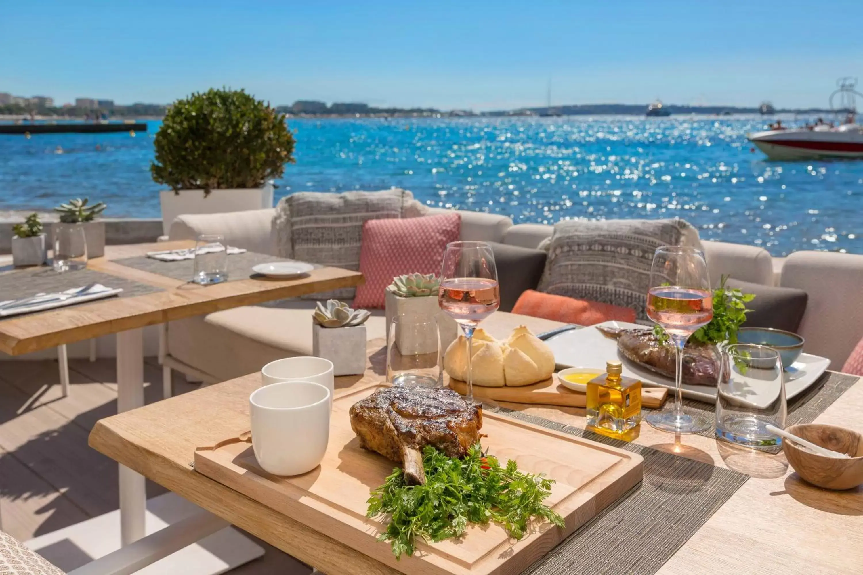 Beach in Hôtel Barrière Le Majestic Cannes