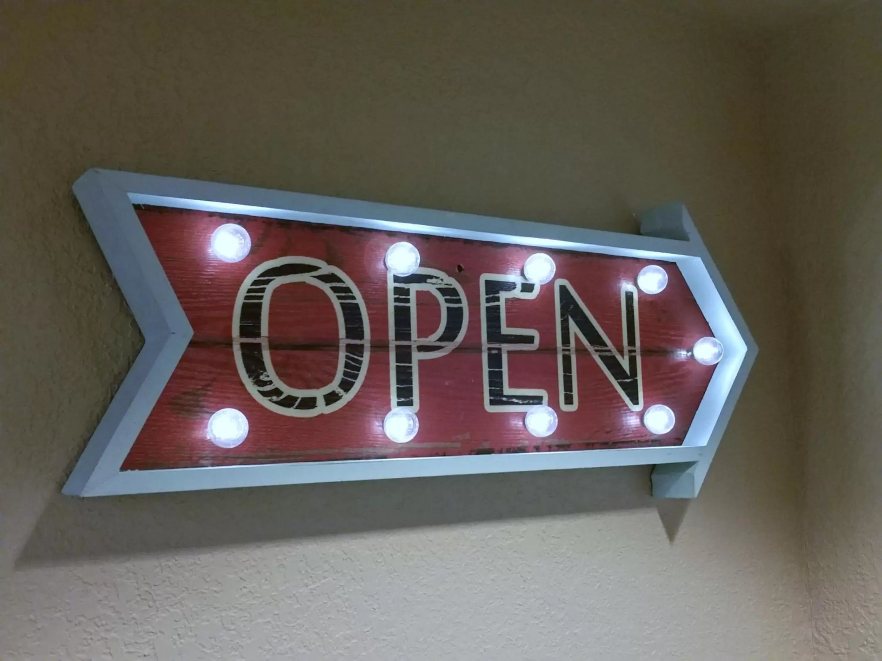 Decorative detail, Property Logo/Sign in SilverStone Inn & Suites Spokane Valley