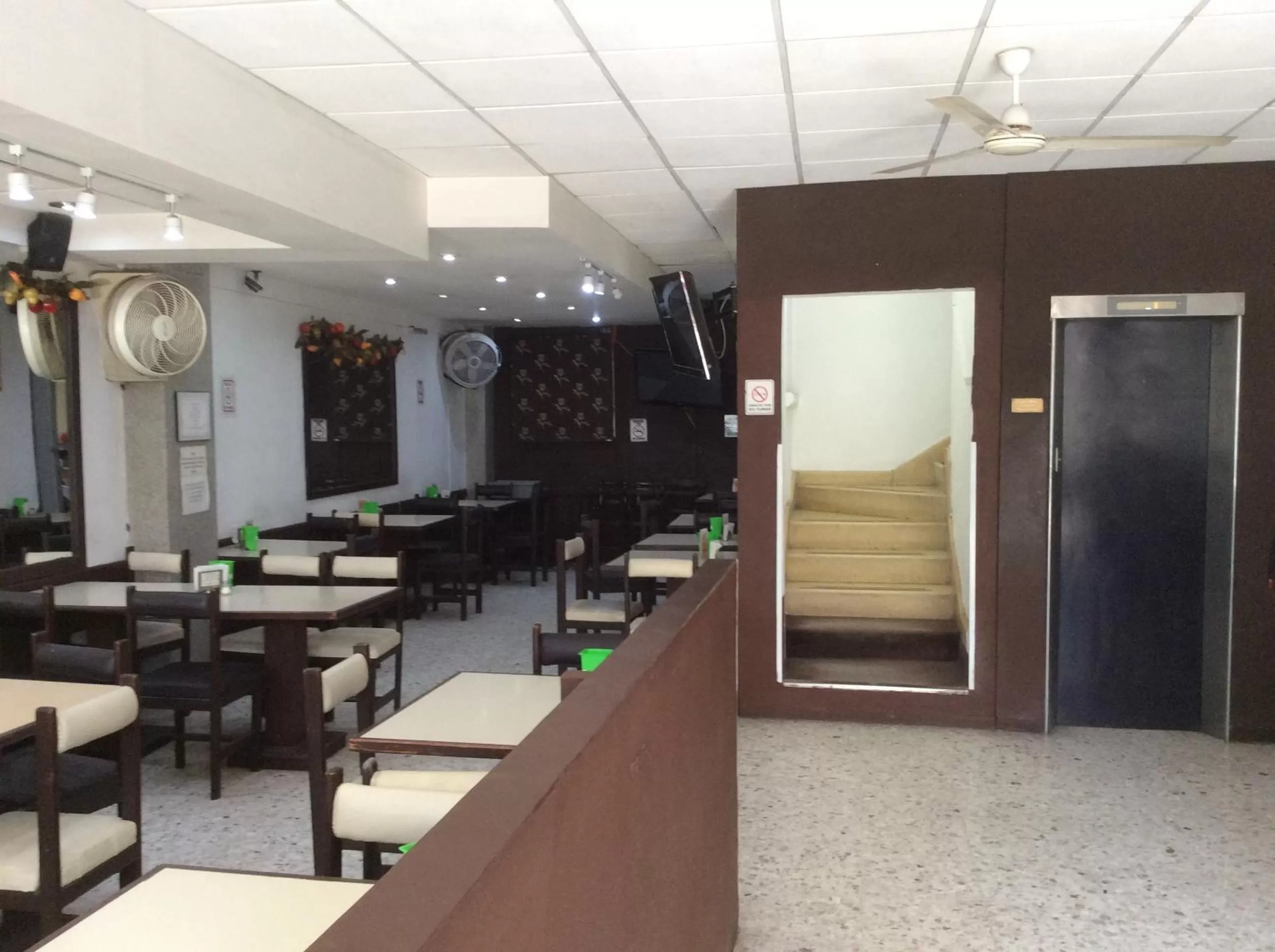 Restaurant/places to eat in Hotel Trevi