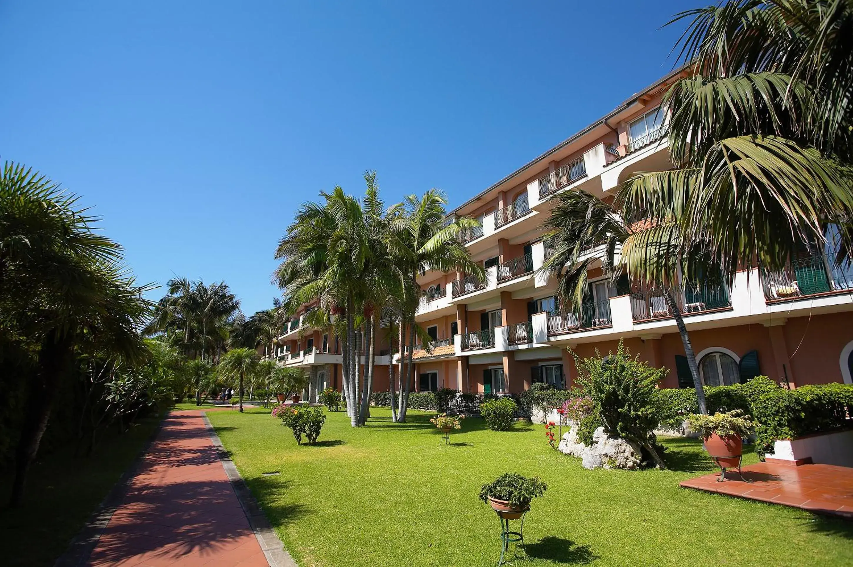 Facade/entrance, Property Building in Hotel Caparena