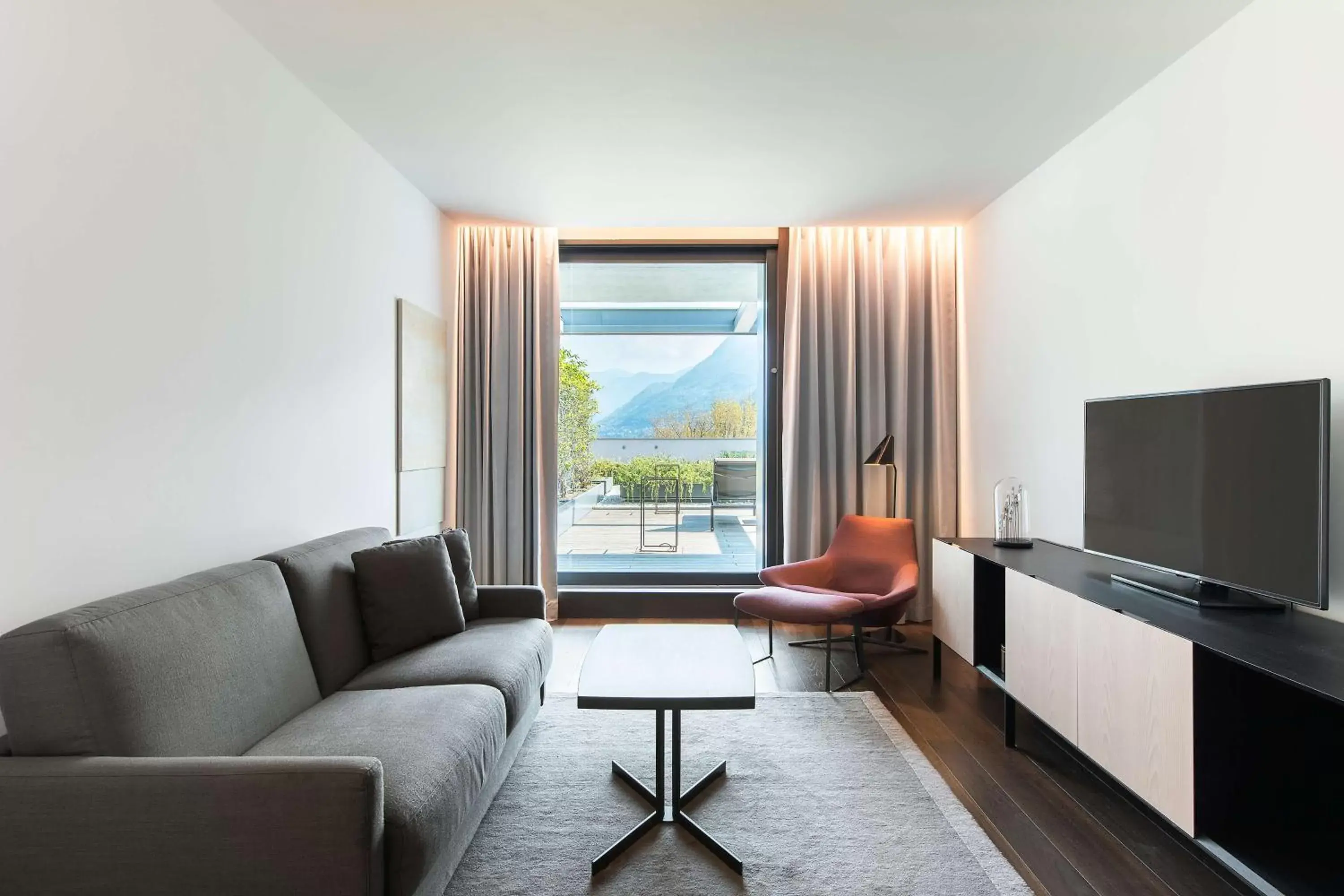 Living room, Seating Area in Hilton Lake Como