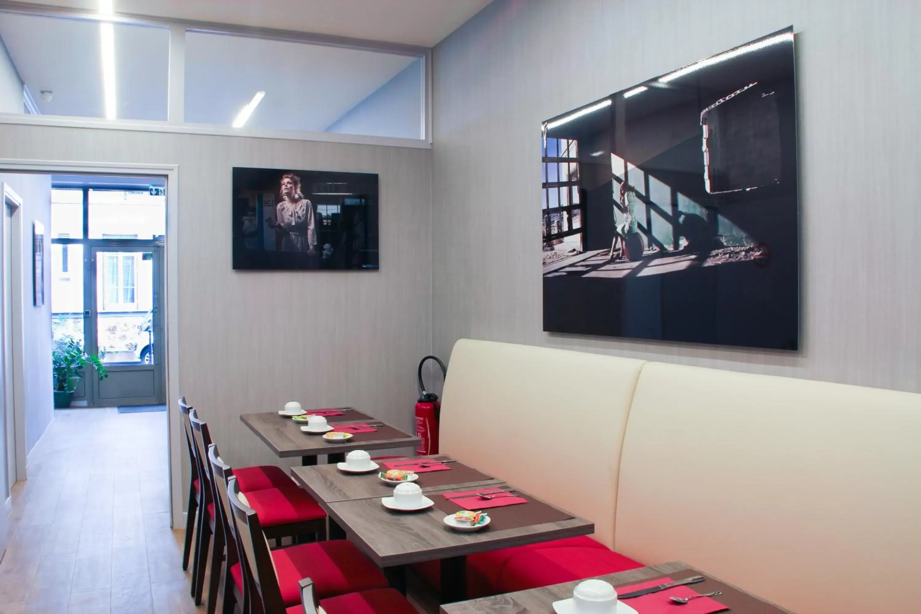 Restaurant/places to eat in Hôtel De France Restaurant/places to eat in Hôtel De France