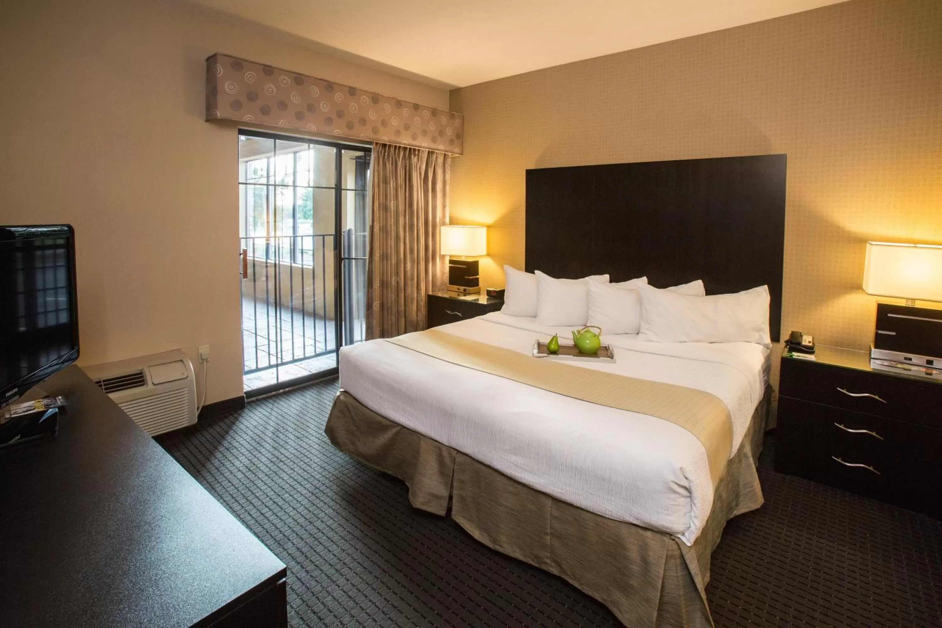 Photo of the whole room, Bed in Holiday Inn St. Paul Northeast - Lake Elmo by IHG