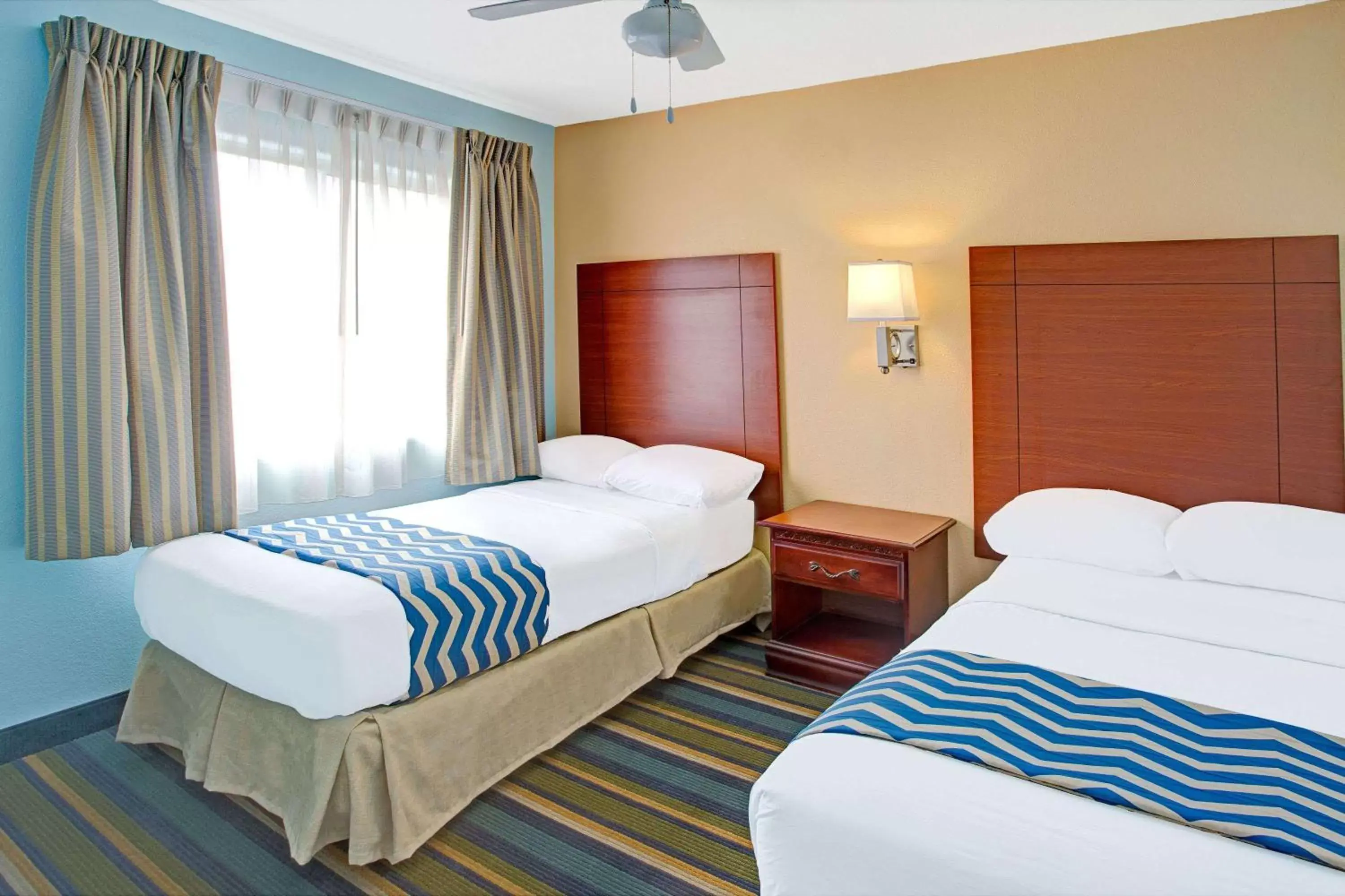 Photo of the whole room, Bed in Travelodge by Wyndham Bishop