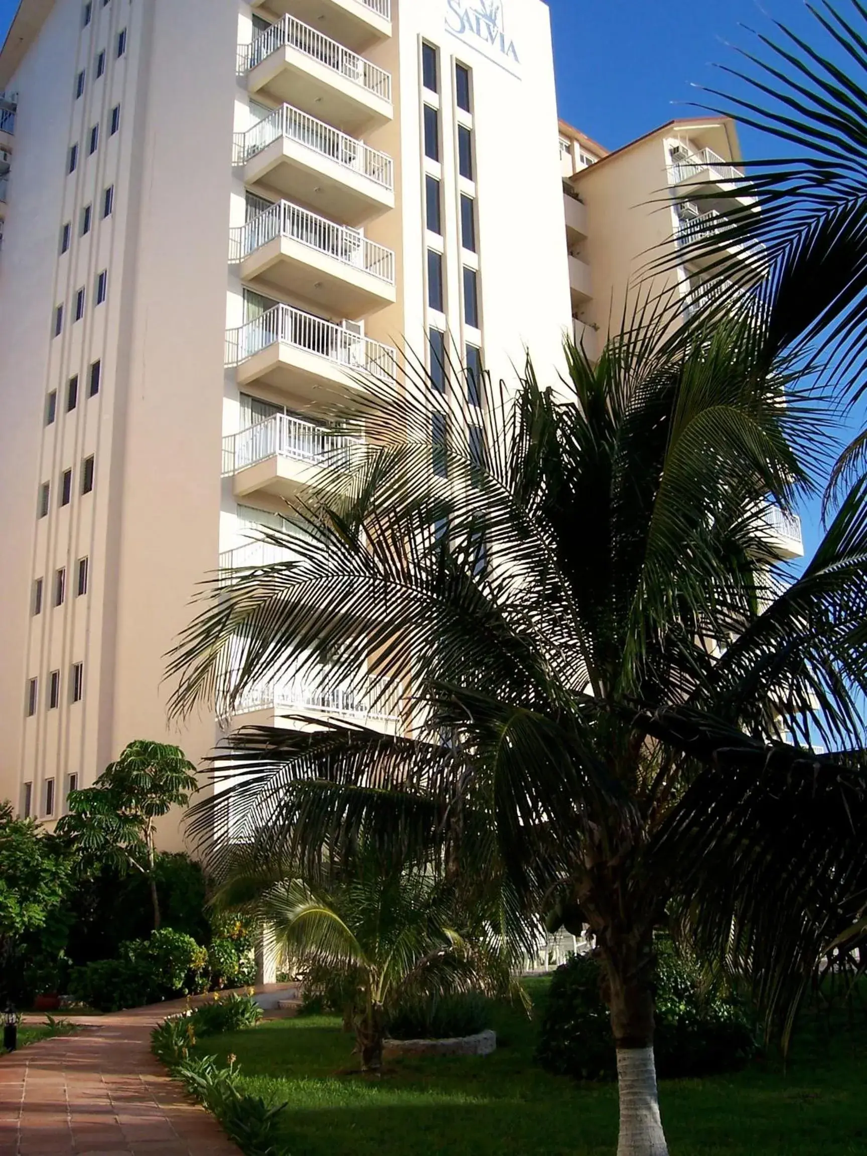 Facade/entrance, Property Building in Salvia Cancun Aparts