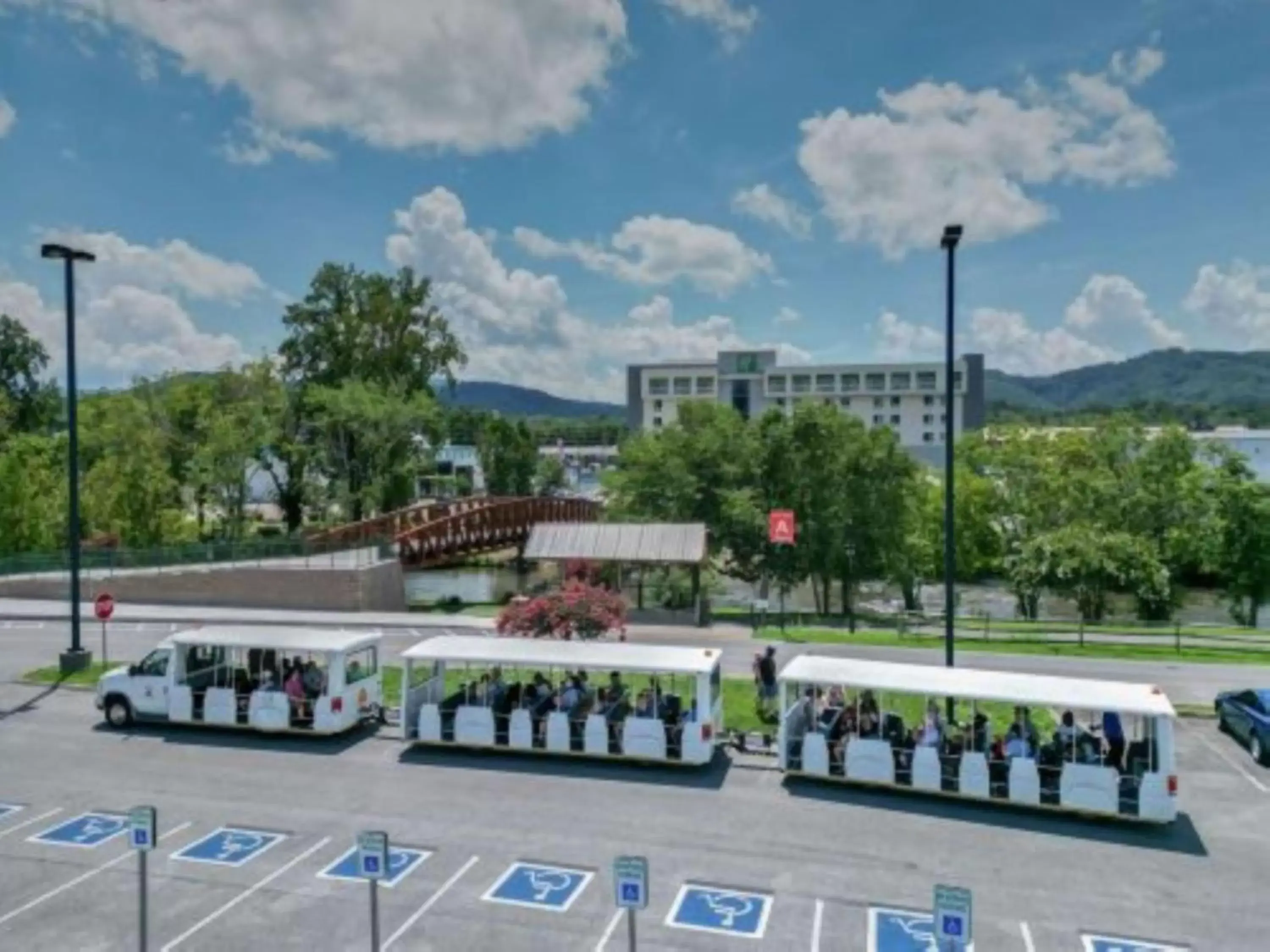 Property building, Pool View in Holiday Inn & Suites Pigeon Forge Convention Center, an IHG Hotel