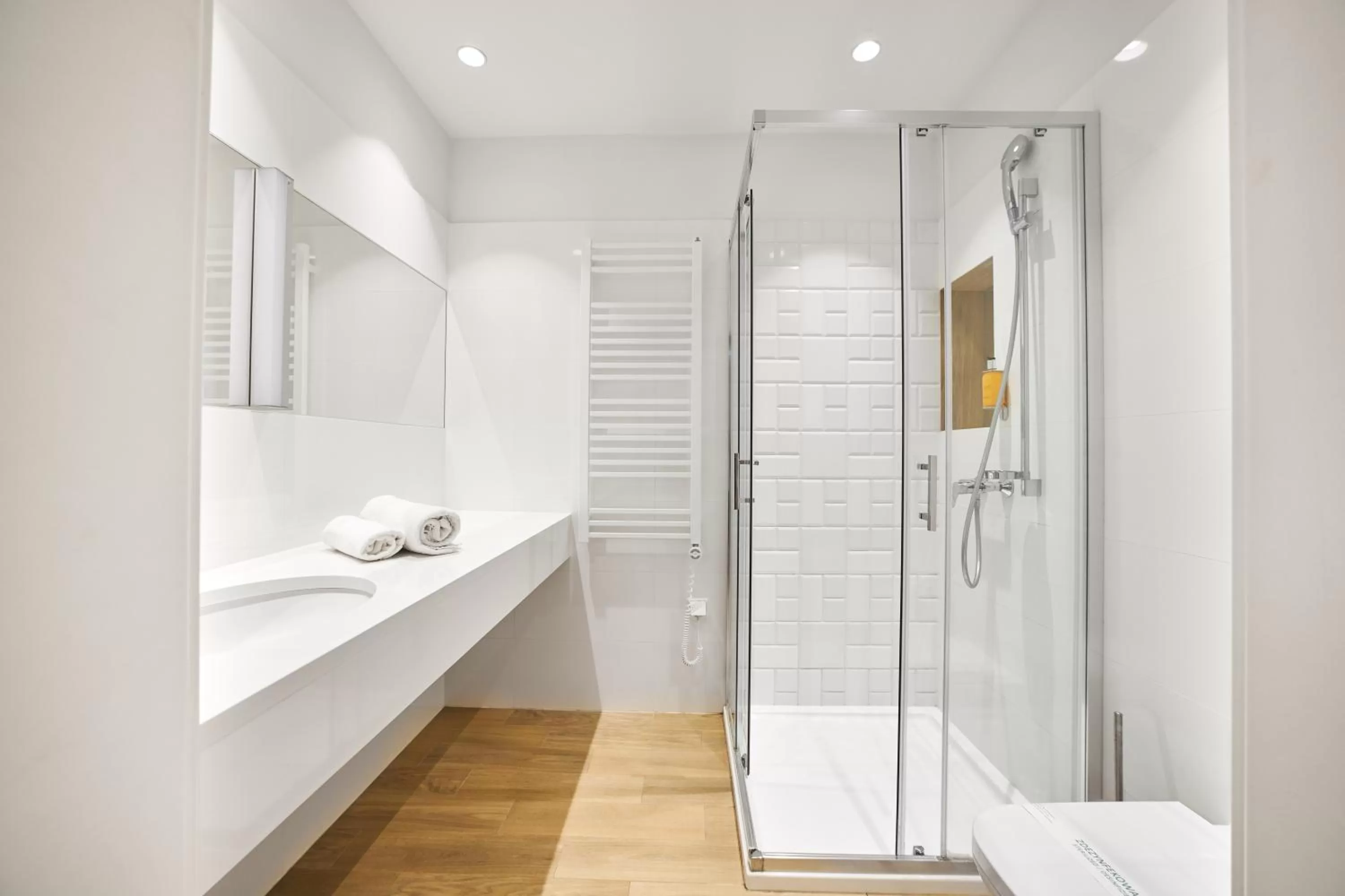 Shower in Molo Park Aparthotel