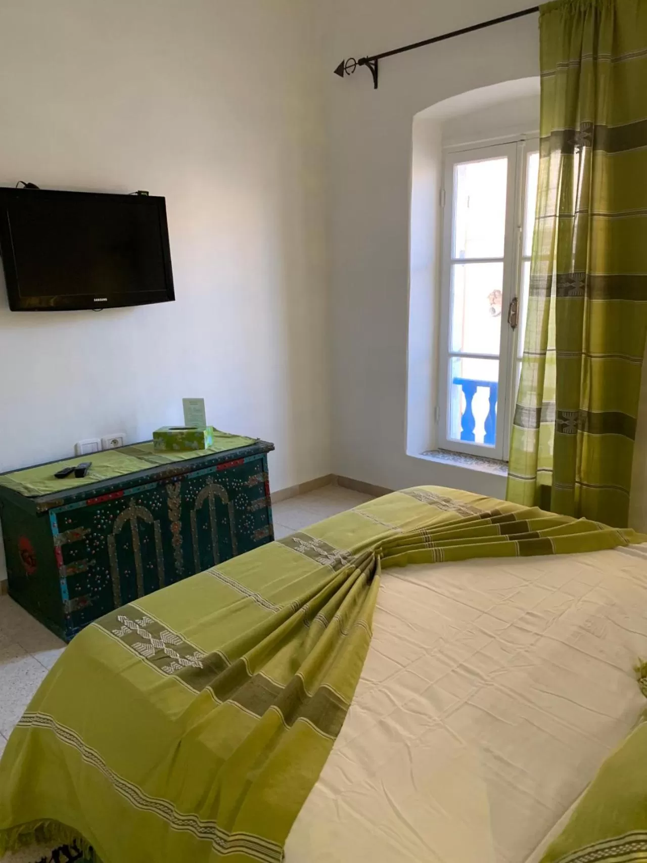 TV and multimedia, Bed in Dar Lola