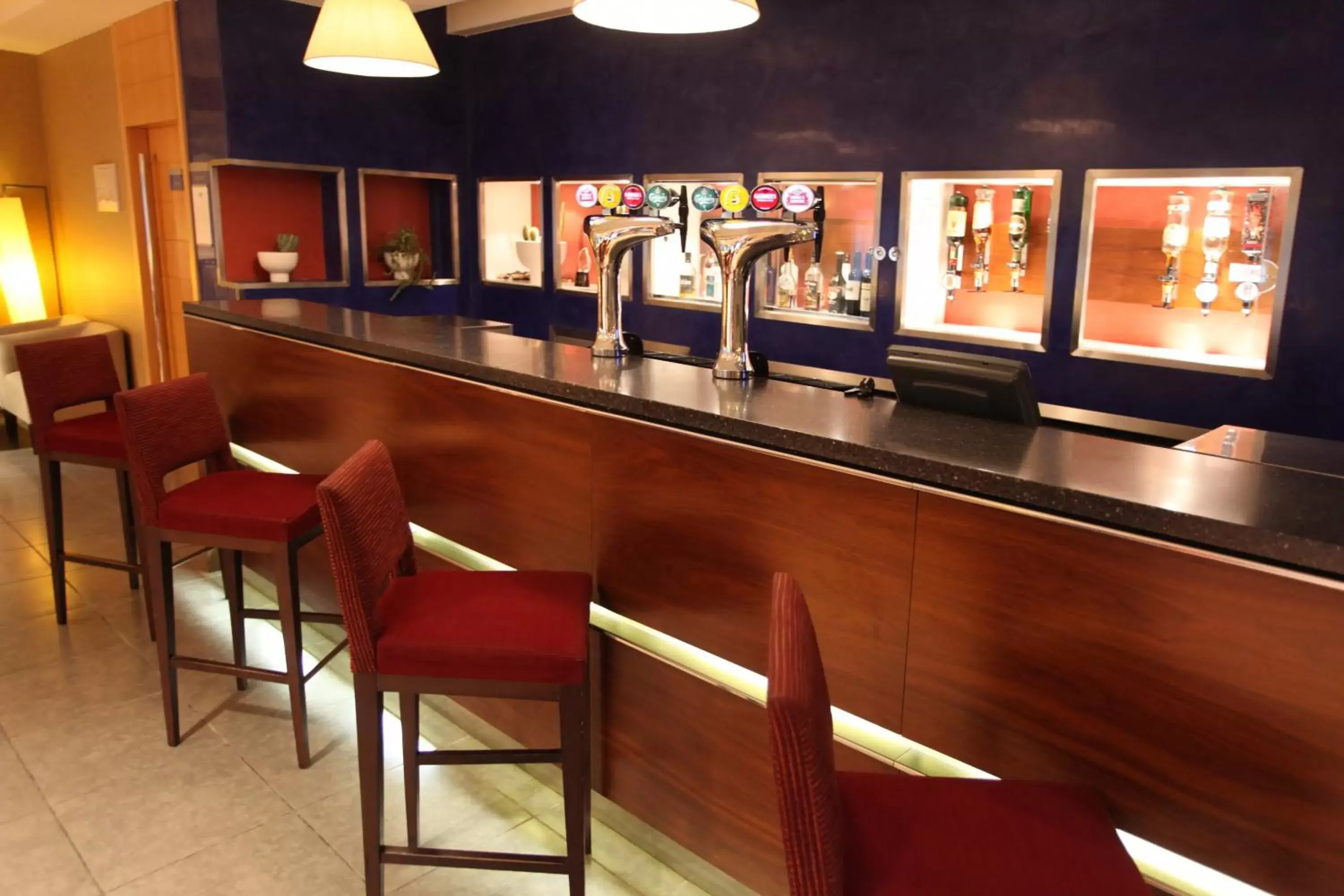 Lounge or bar, Lounge/Bar in Holiday Inn Express Southampton - M27, J7, an IHG Hotel