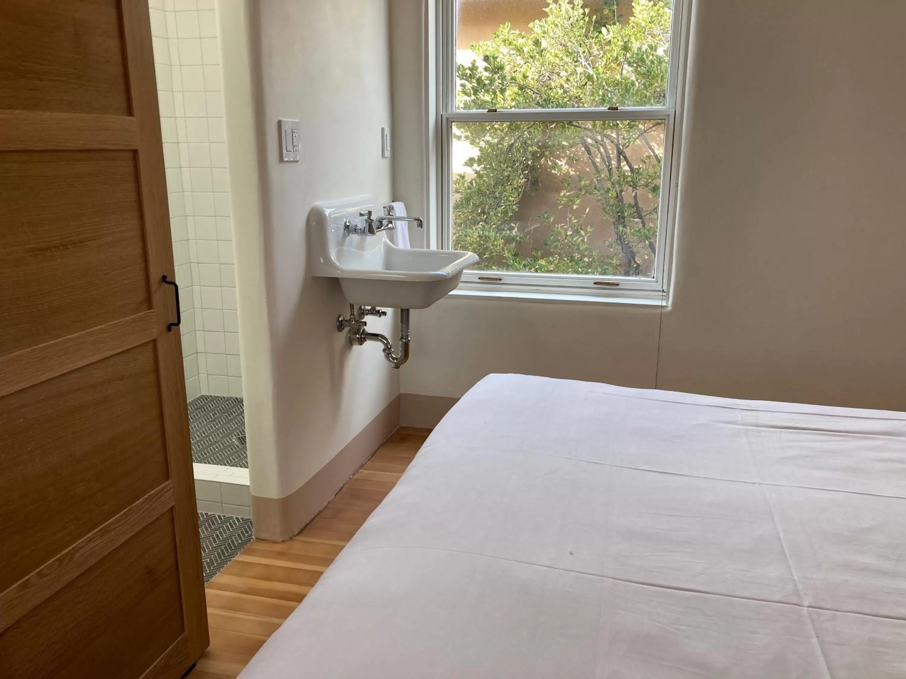 Bathroom, Bed in The Parador