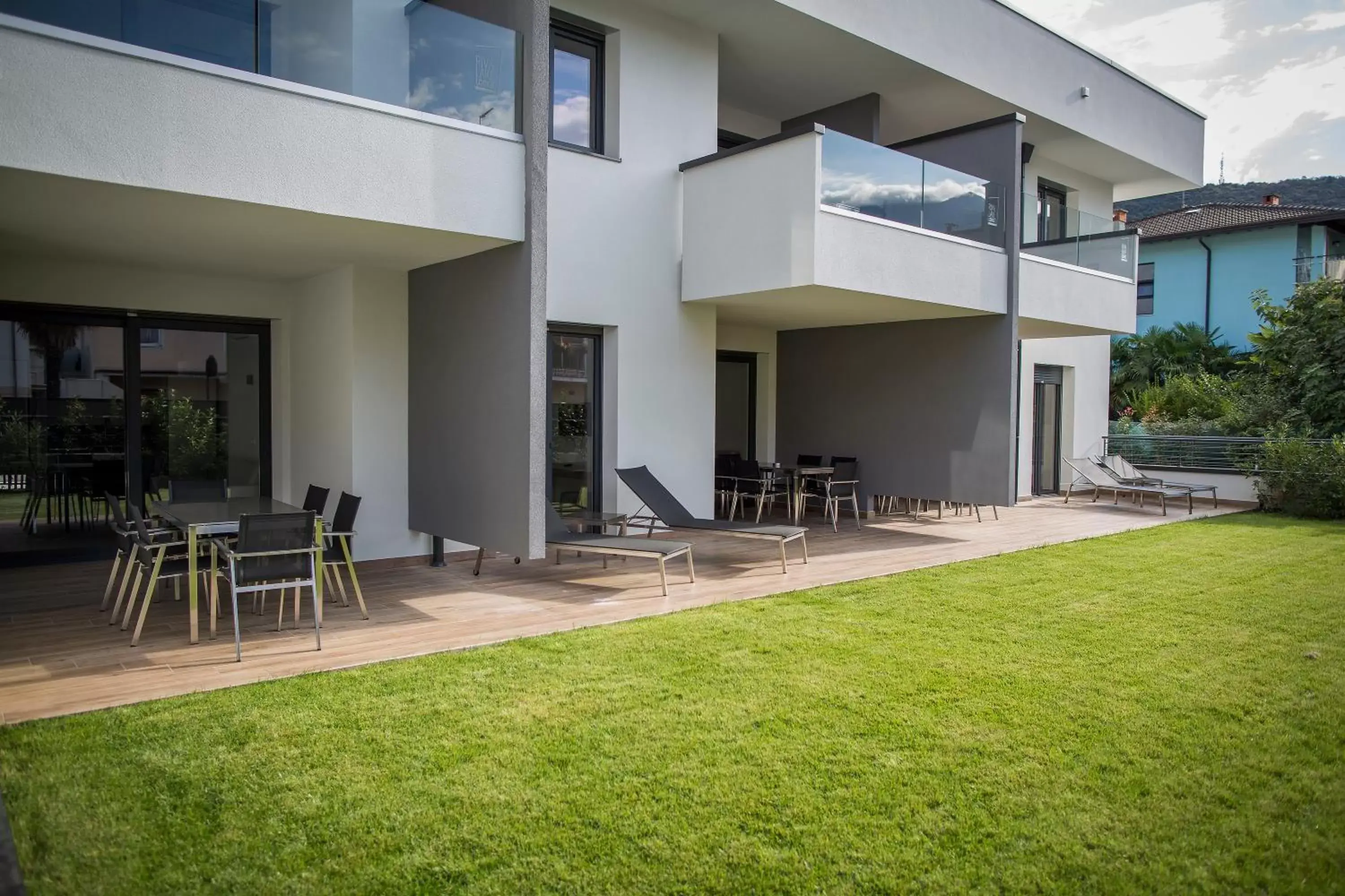 Garden, Patio/Outdoor Area in Riva Lake Lodge