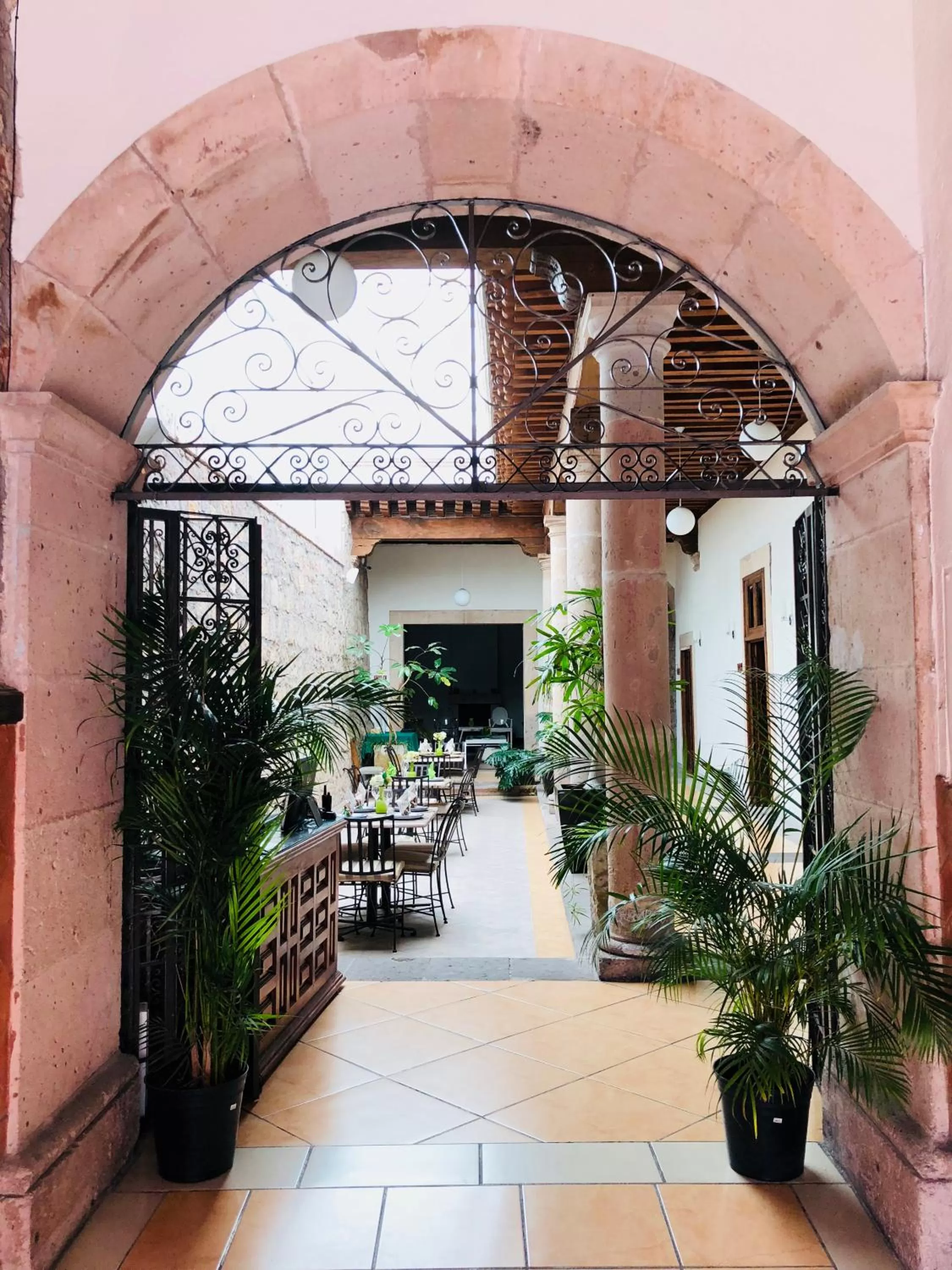 Facade/entrance in Hotel Expres By Hosting House