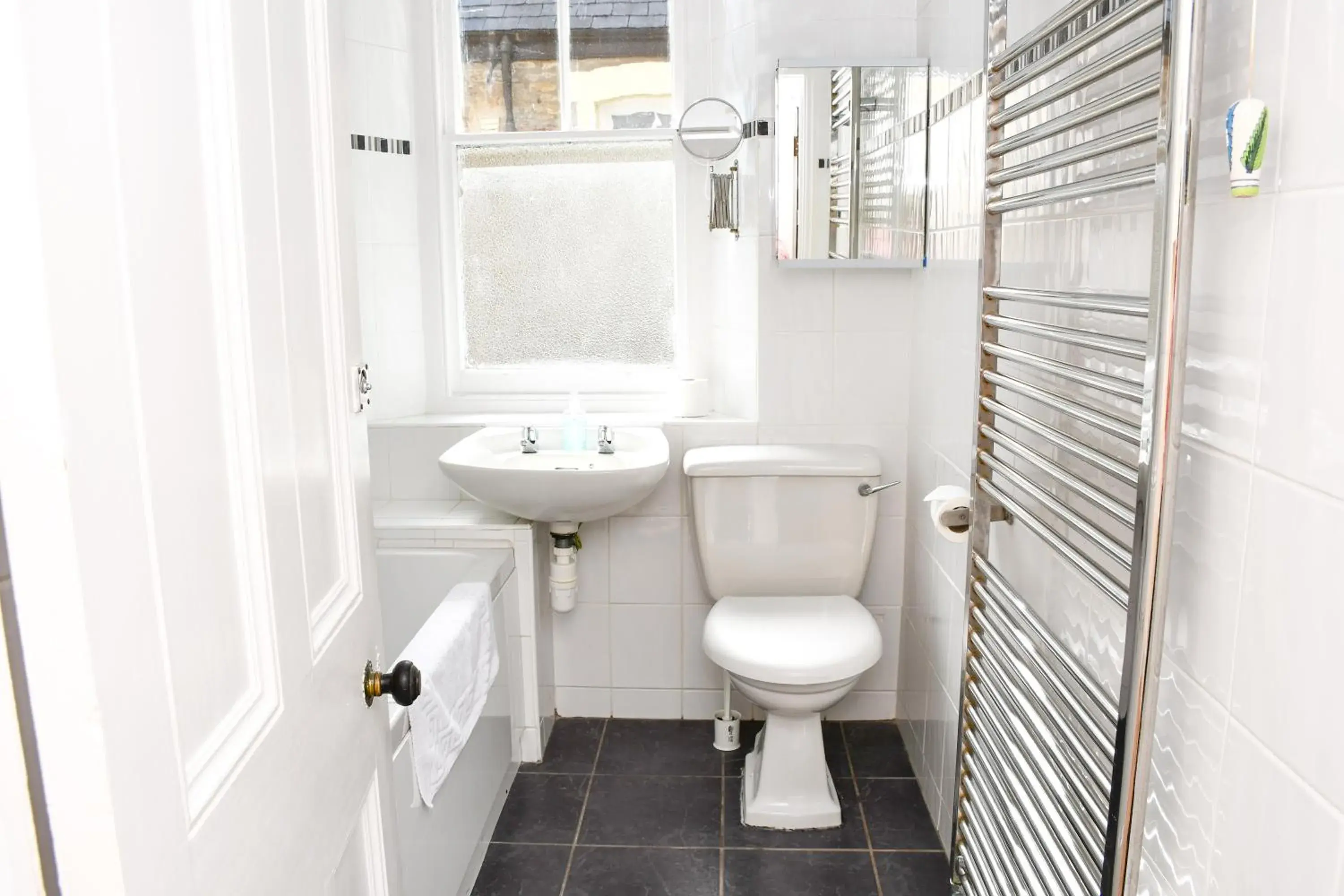 Bathroom in Donnington Guesthouse