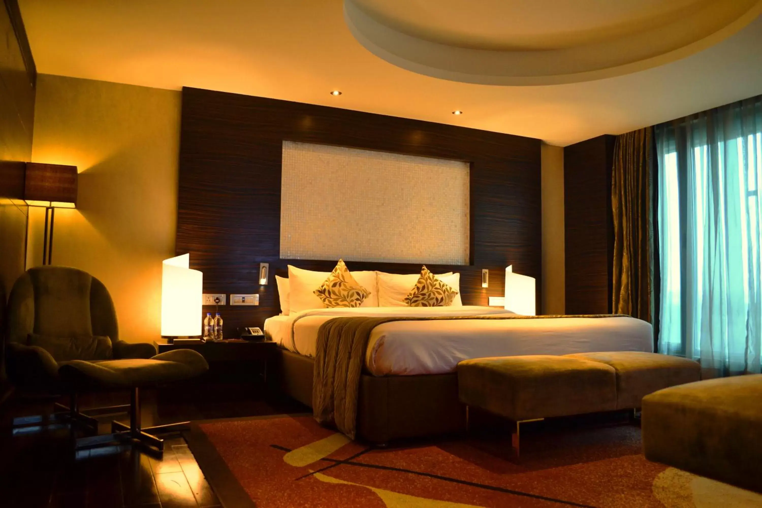 Photo of the whole room, Bed in Vivanta Hyderabad, Begumpet