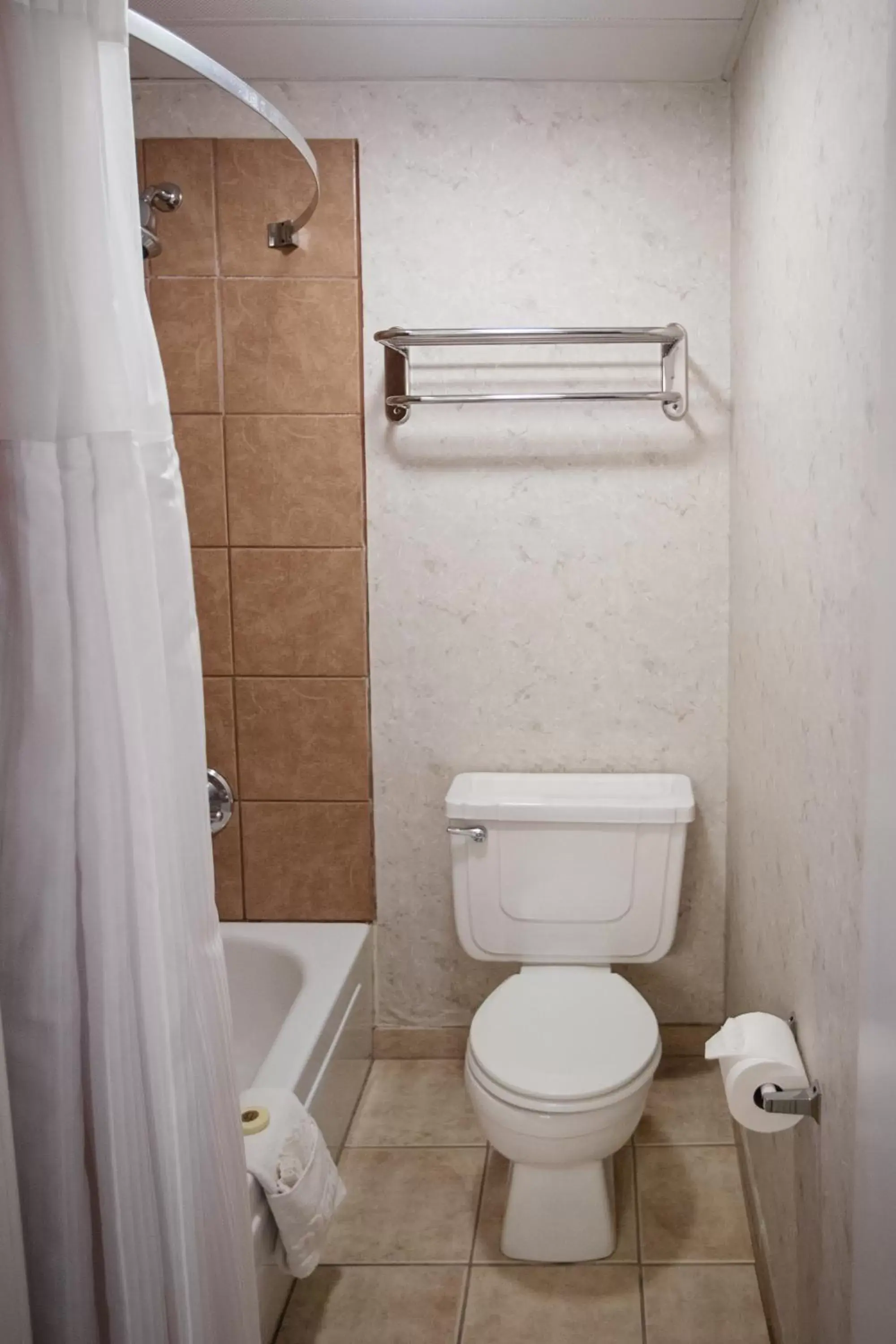 Bathroom in Twin Peaks Lodge & Hot Springs