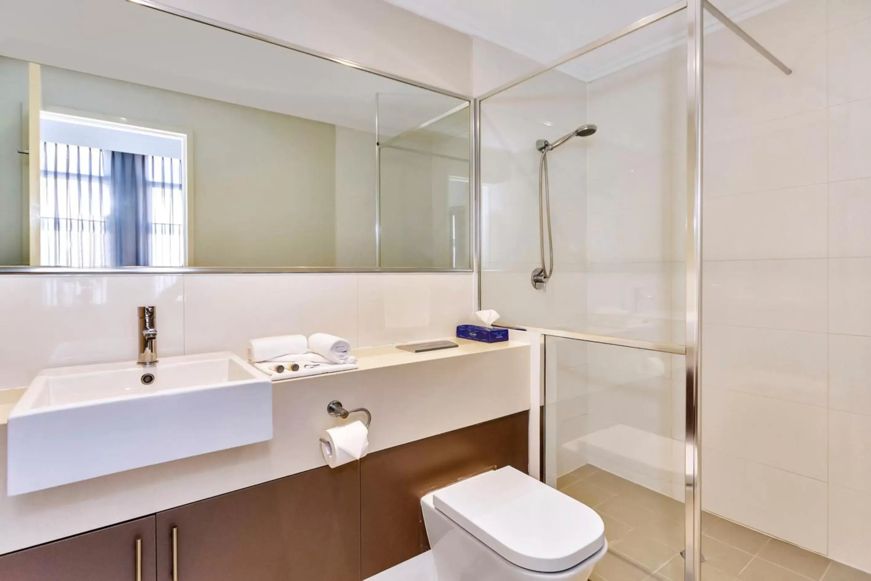 Bathroom in New Haus by Hougoumont Hotel, former Bannister 22