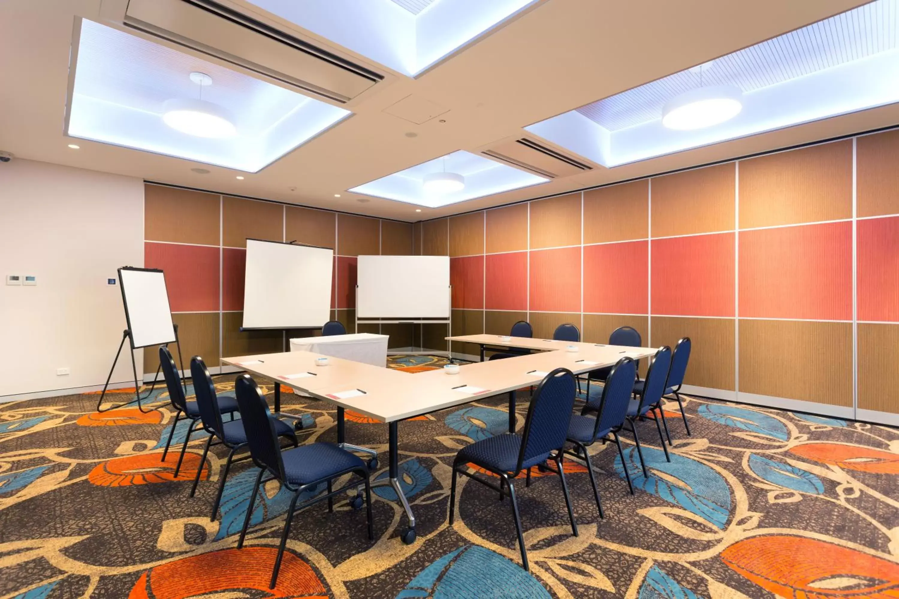 Business facilities in Calamvale Hotel Suites and Conference Centre