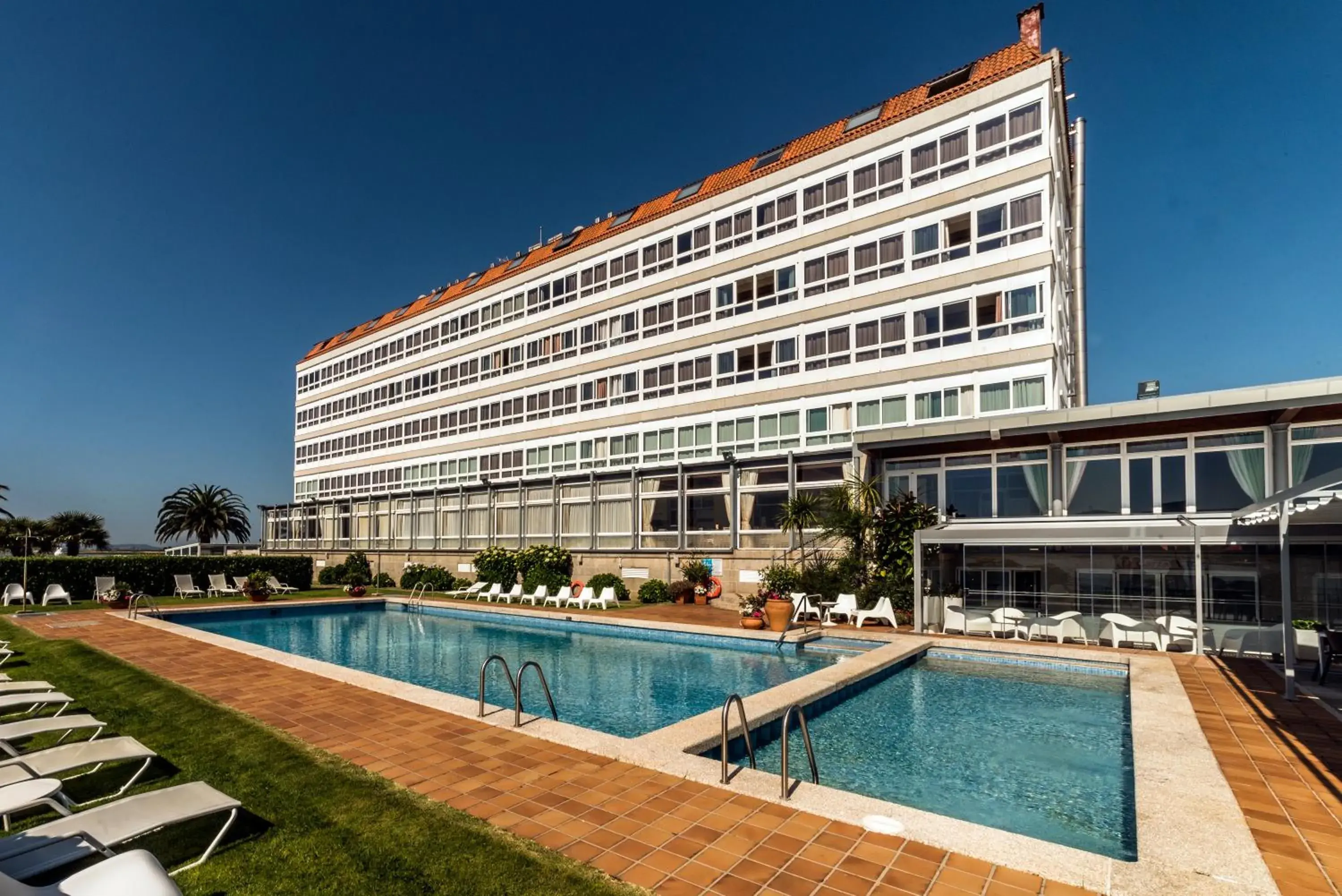 Property building, Swimming Pool in Hotel Talaso Louxo La Toja