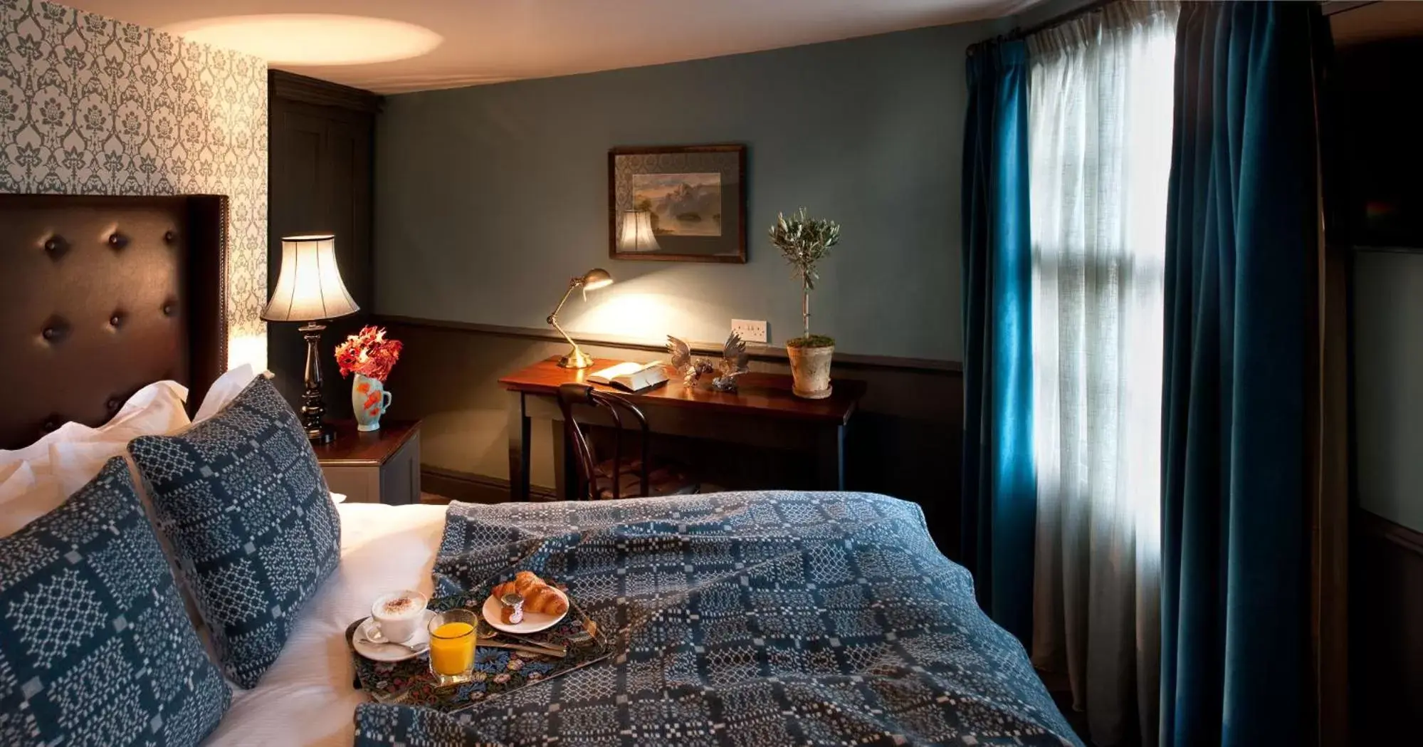 Bed in The Crown And Thistle, Abingdon Bed in The Crown And Thistle, Abingdon